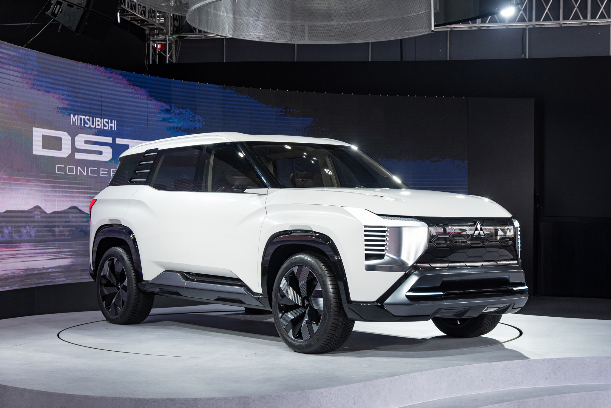 mitsubishi dst concept 1