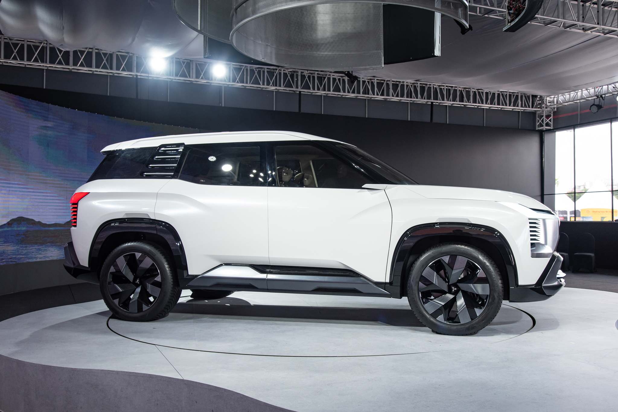 mitsubishi dst concept 6