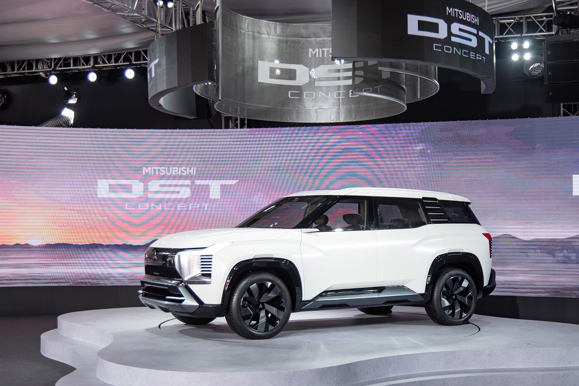 mitsubishi dst concept 1