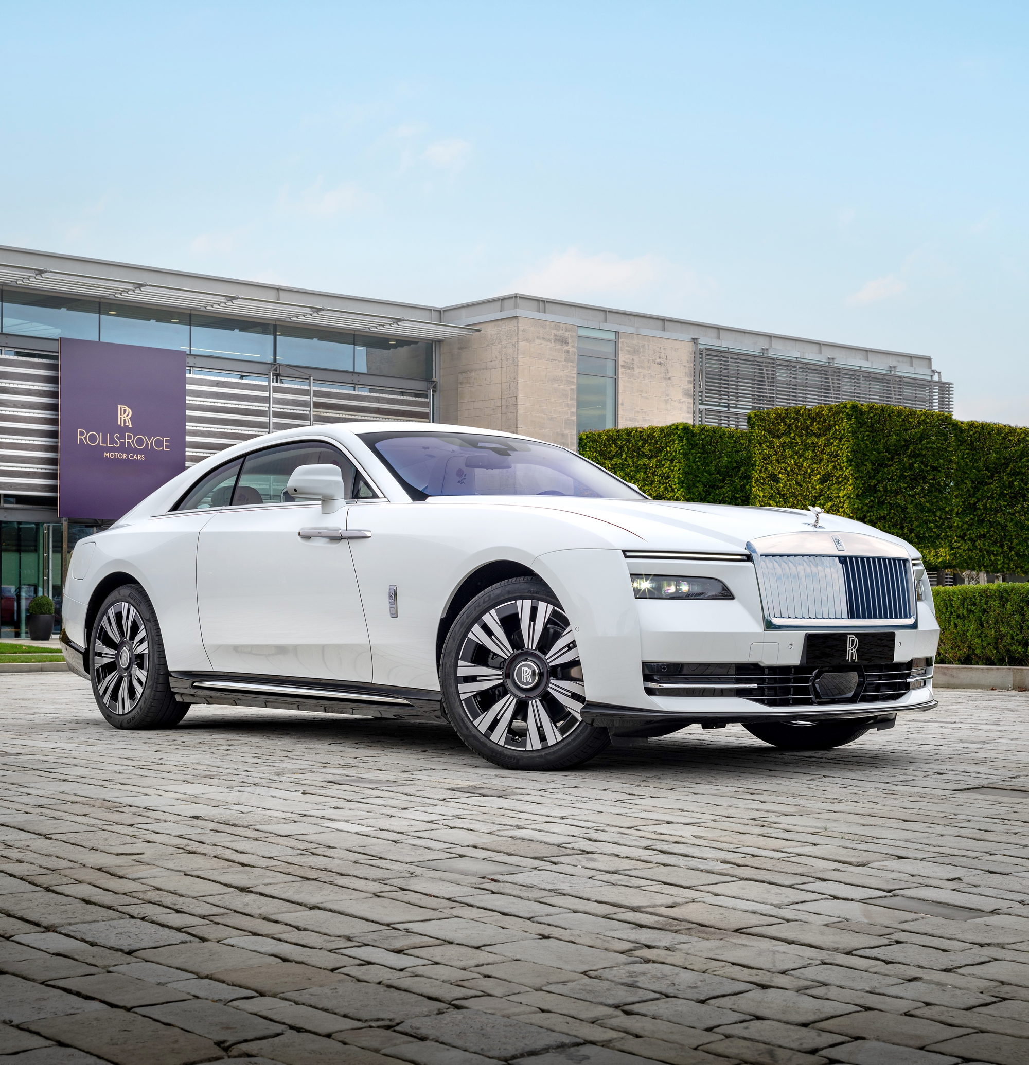 2 rolls royce spectre rose front angle