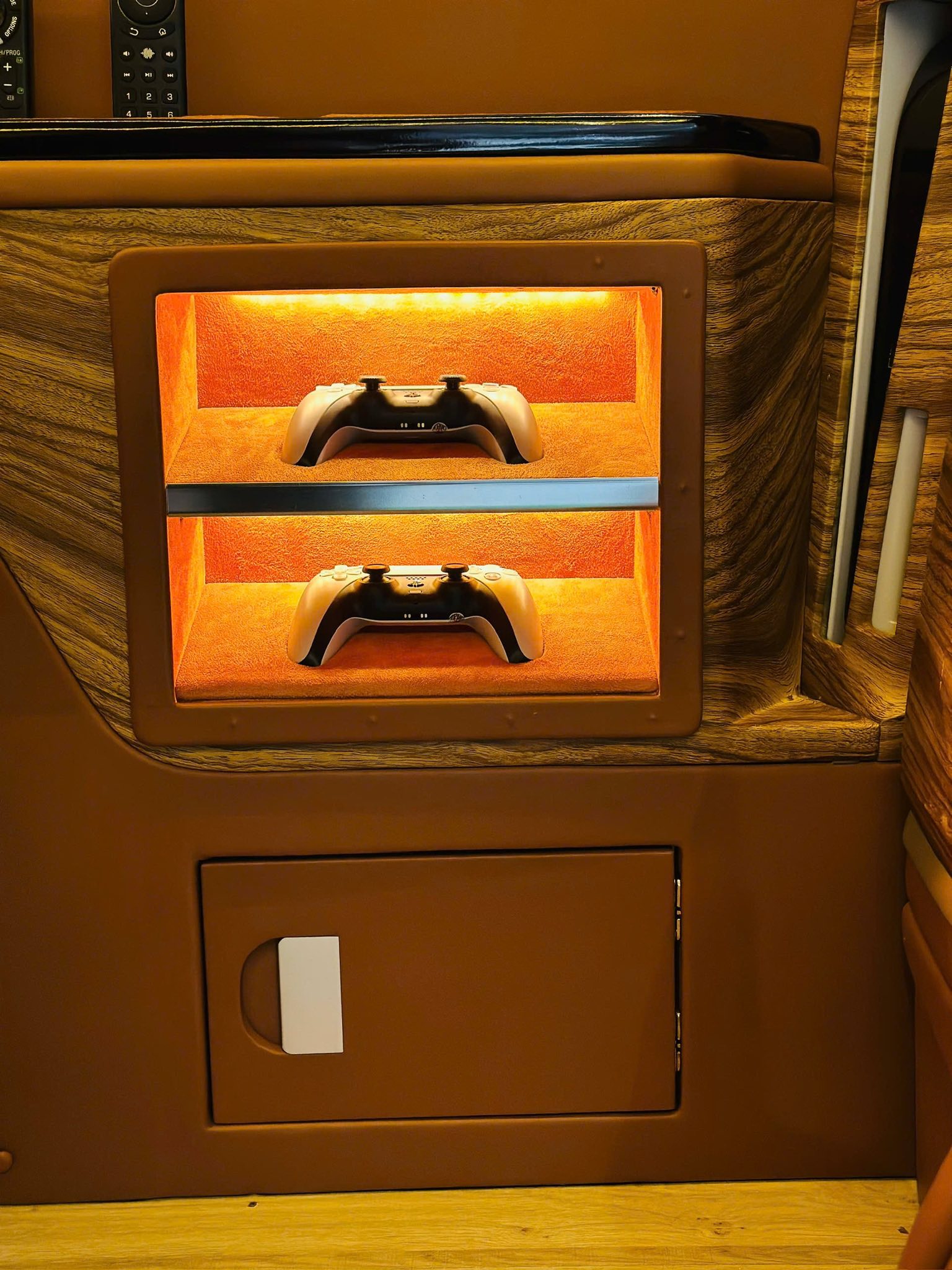 5027554307141193778878958213241449038987625n