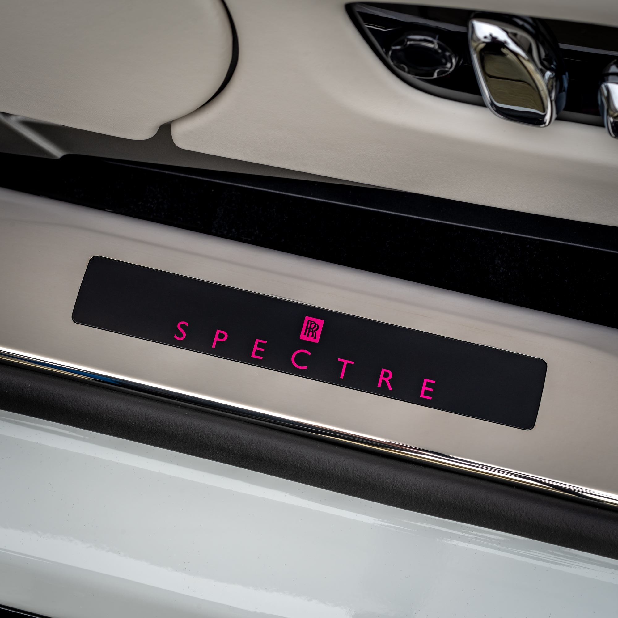 8 rolls royce spectre rose treadplates