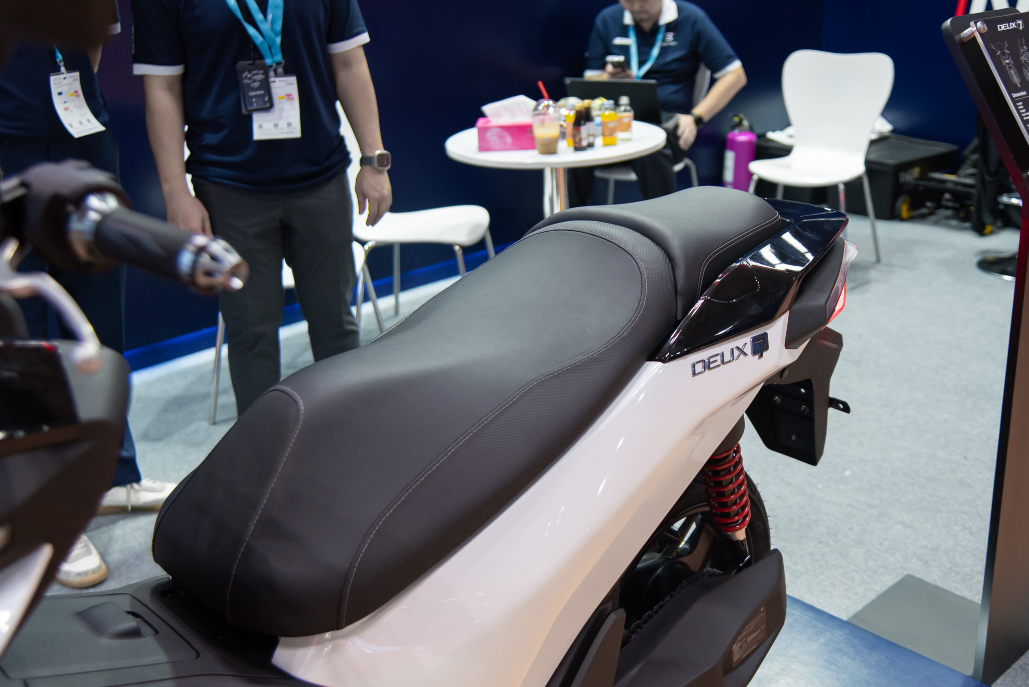 E3 Mobility Deux7 - Xe máy điện Hàn Quốc mới lạ về Việt Nam: Giá dự kiến 100 triệu đồng, nhỏ hơn SH, chạy 120km/sạc- Ảnh 15. E3 Mobility Deux7 - Xe máy điện Hàn Quốc mới lạ về Việt Nam: Giá dự kiến 100 triệu đồng, nhỏ hơn SH, chạy 120km/sạc- Ảnh 15.