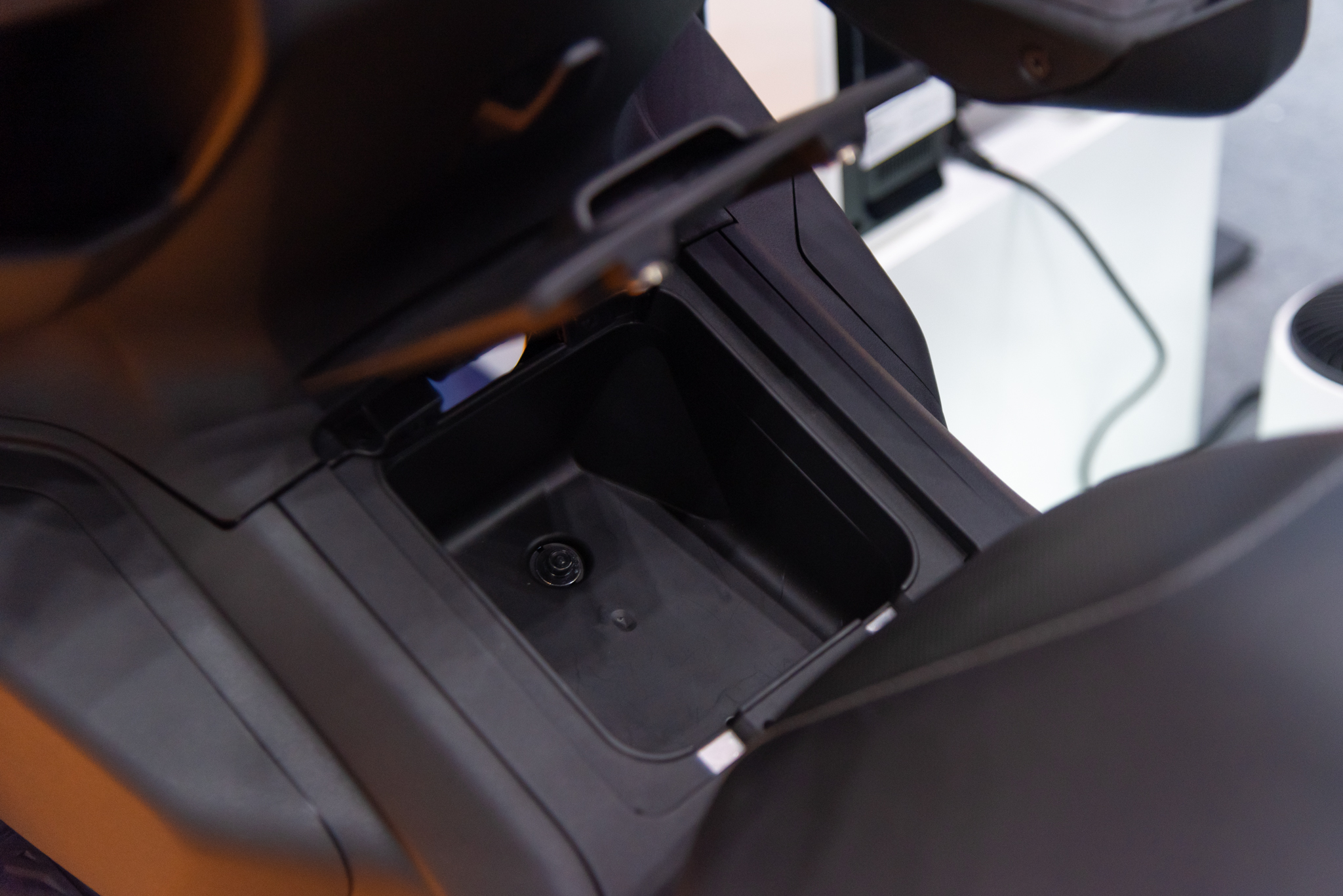 E3 Mobility Deux7 - Xe máy điện Hàn Quốc mới lạ về Việt Nam: Giá dự kiến 100 triệu đồng, nhỏ hơn SH, chạy 120km/sạc- Ảnh 14. E3 Mobility Deux7 - Xe máy điện Hàn Quốc mới lạ về Việt Nam: Giá dự kiến 100 triệu đồng, nhỏ hơn SH, chạy 120km/sạc- Ảnh 14.