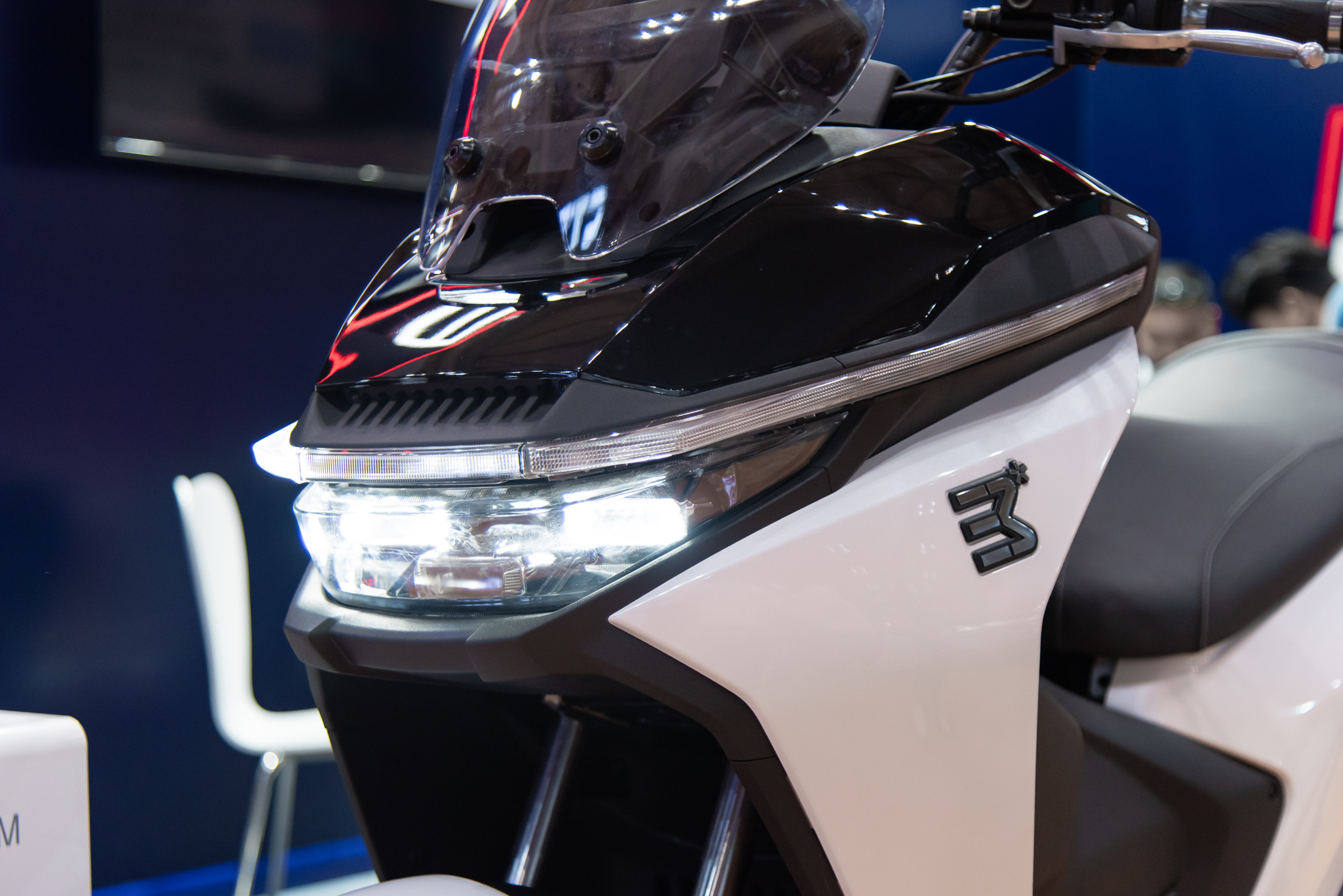 E3 Mobility Deux7 - Xe máy điện Hàn Quốc mới lạ về Việt Nam: Giá dự kiến 100 triệu đồng, nhỏ hơn SH, chạy 120km/sạc- Ảnh 3. E3 Mobility Deux7 - Xe máy điện Hàn Quốc mới lạ về Việt Nam: Giá dự kiến 100 triệu đồng, nhỏ hơn SH, chạy 120km/sạc- Ảnh 3.