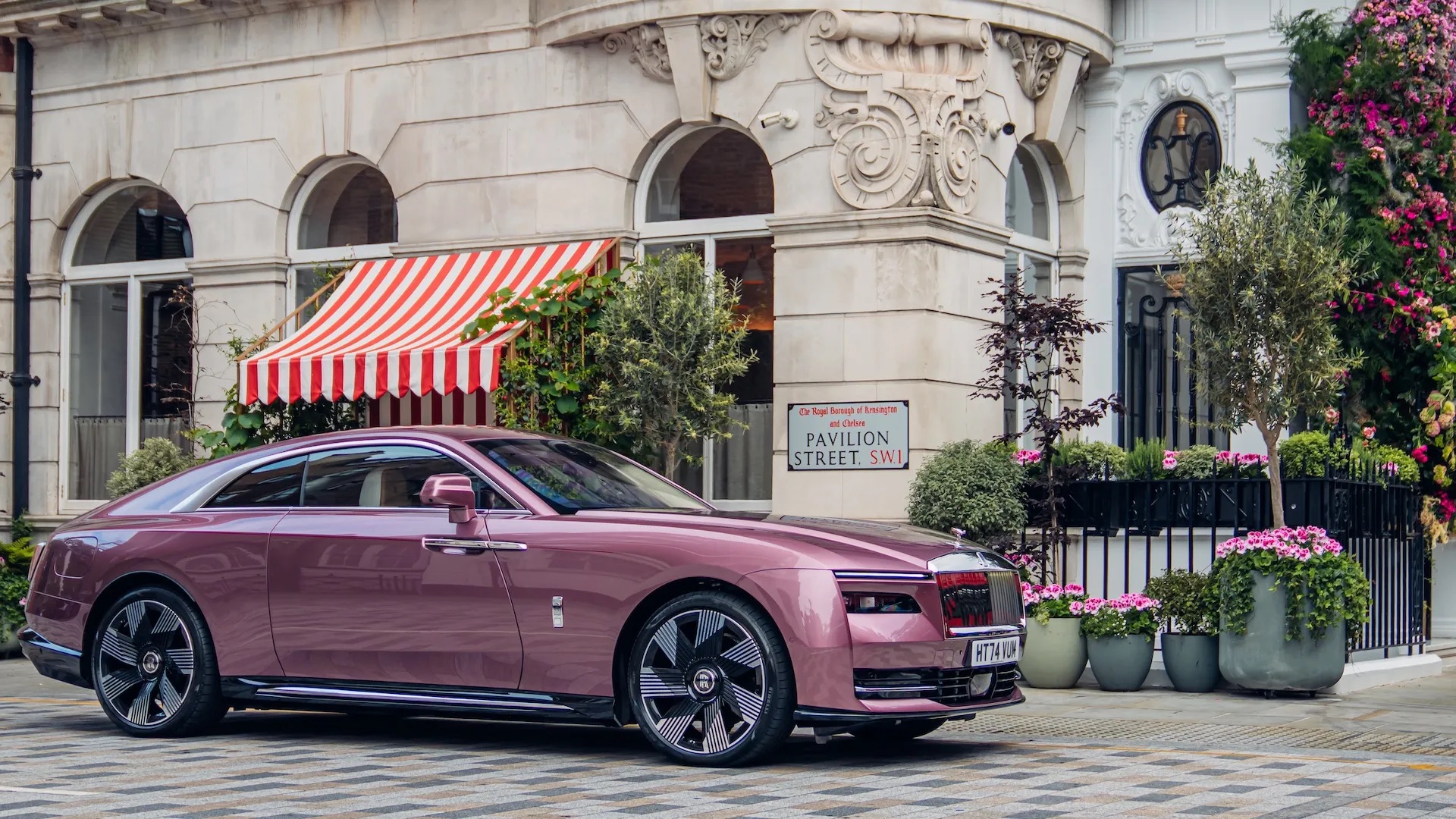 p90600735highresrolls royce celebrat