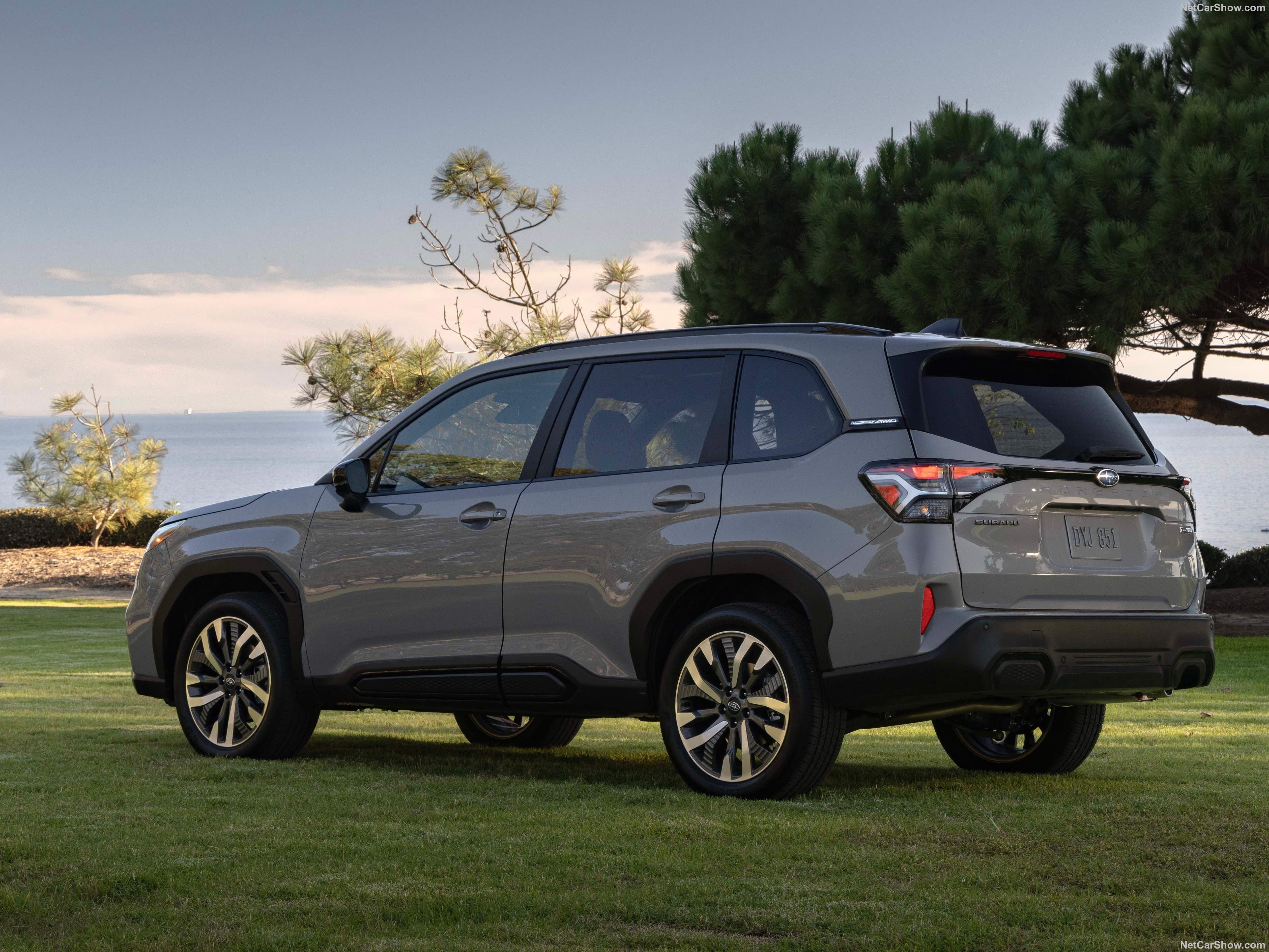 subaru forester 2025 rearthree quarter108c2fd0