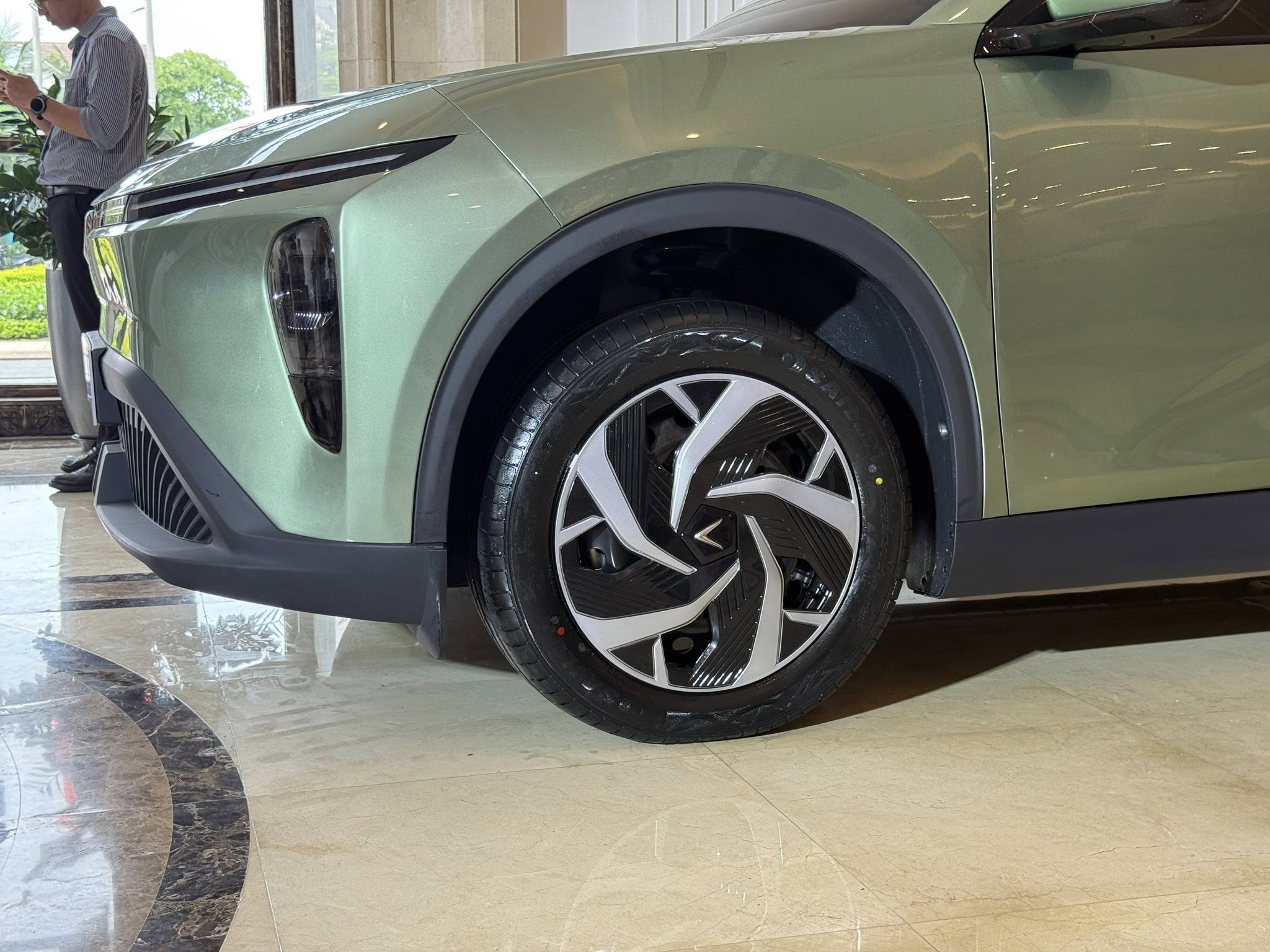 vinfast limo green 5