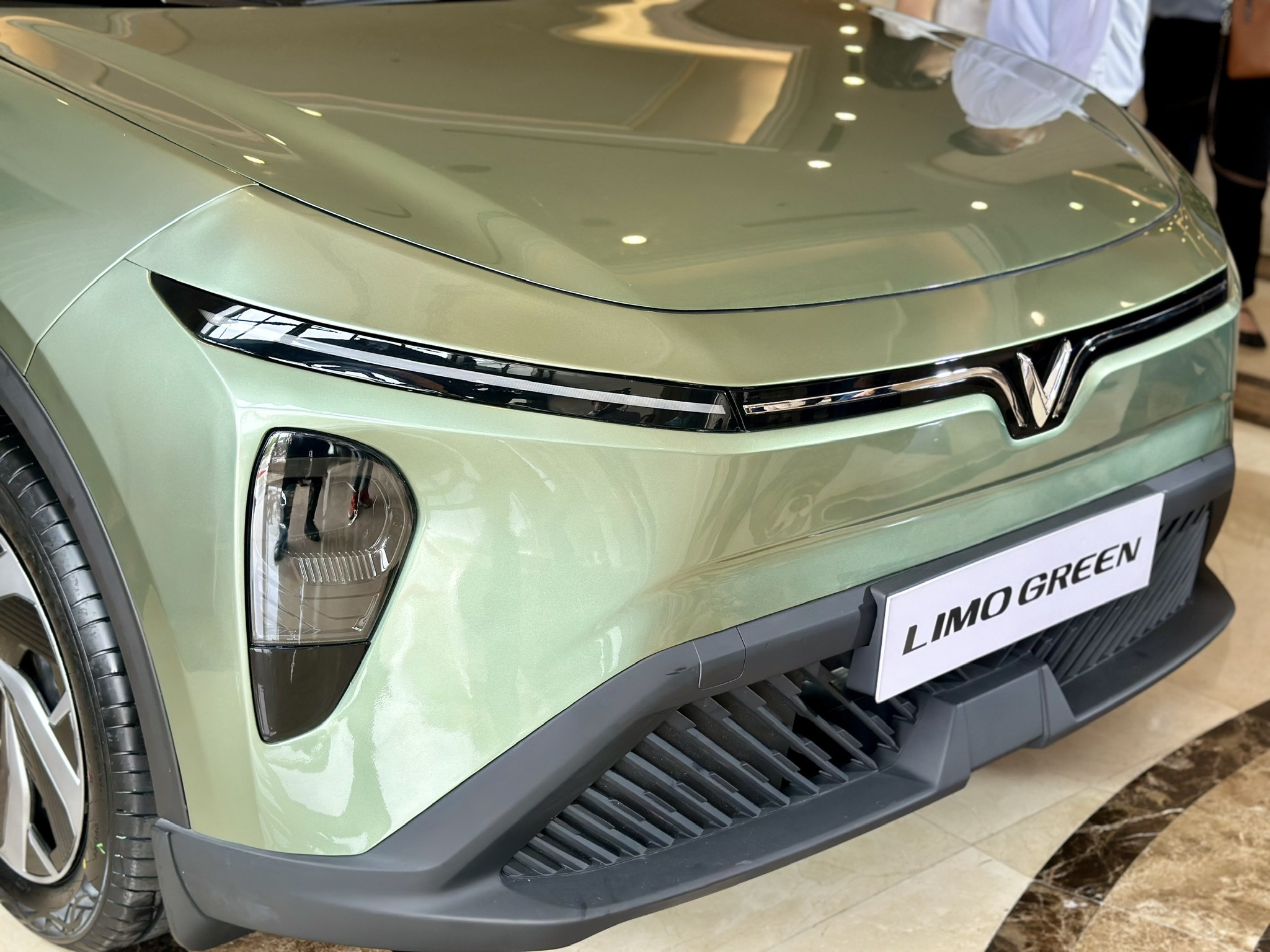 vinfast limo green 7