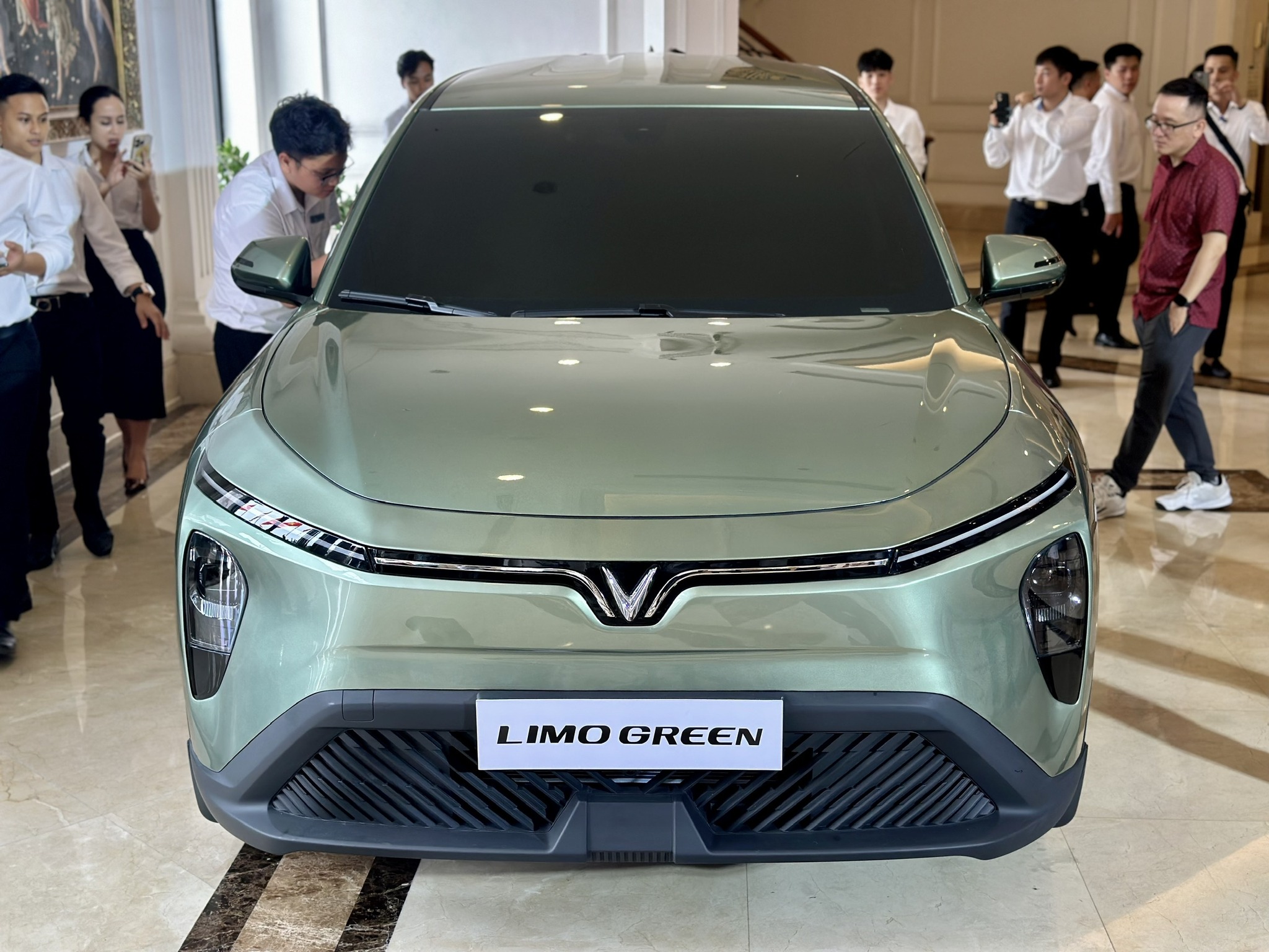 vinfast limo green 8