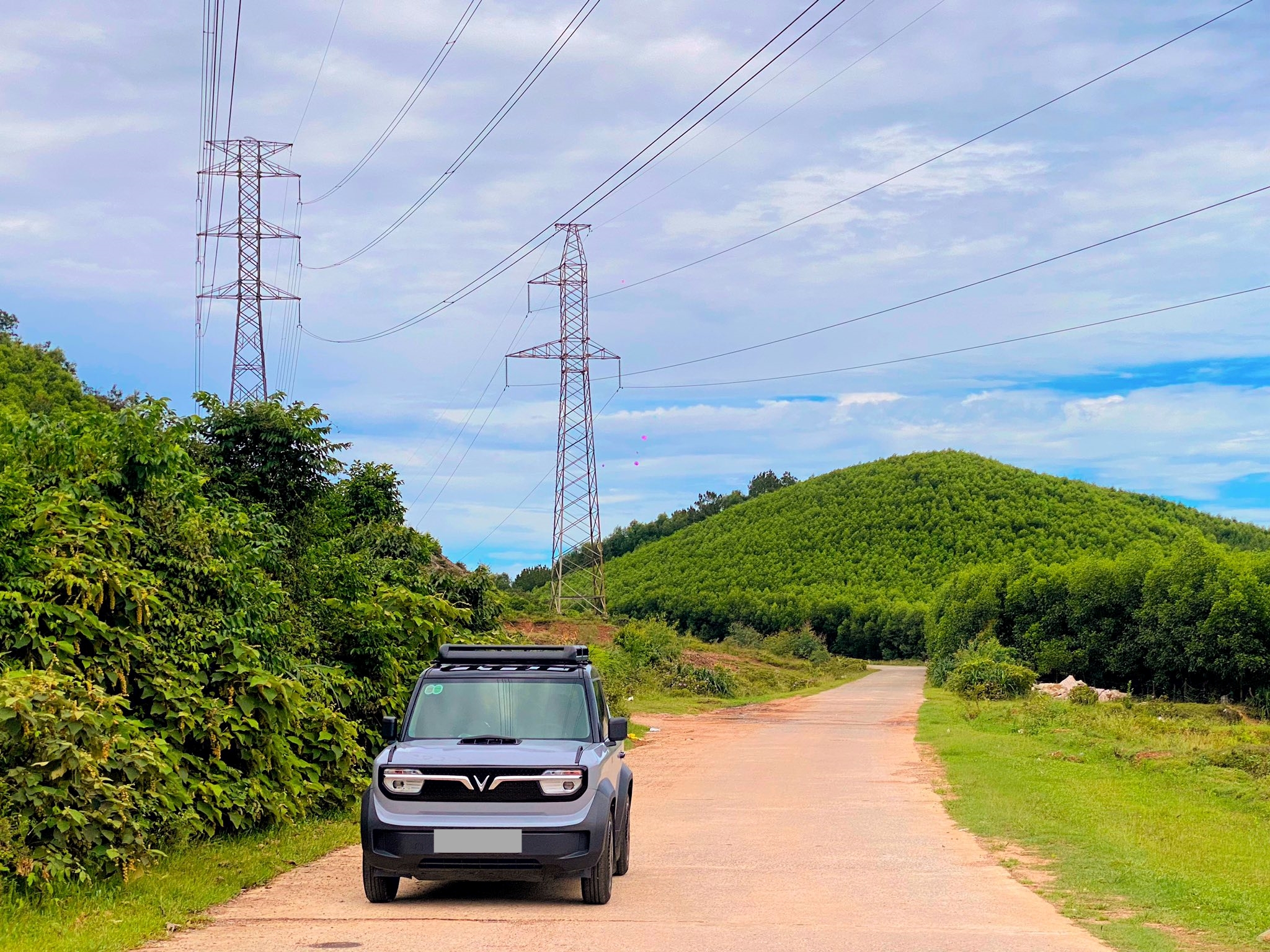 gia dinh xuyen viet bang vinfast vf 3 8