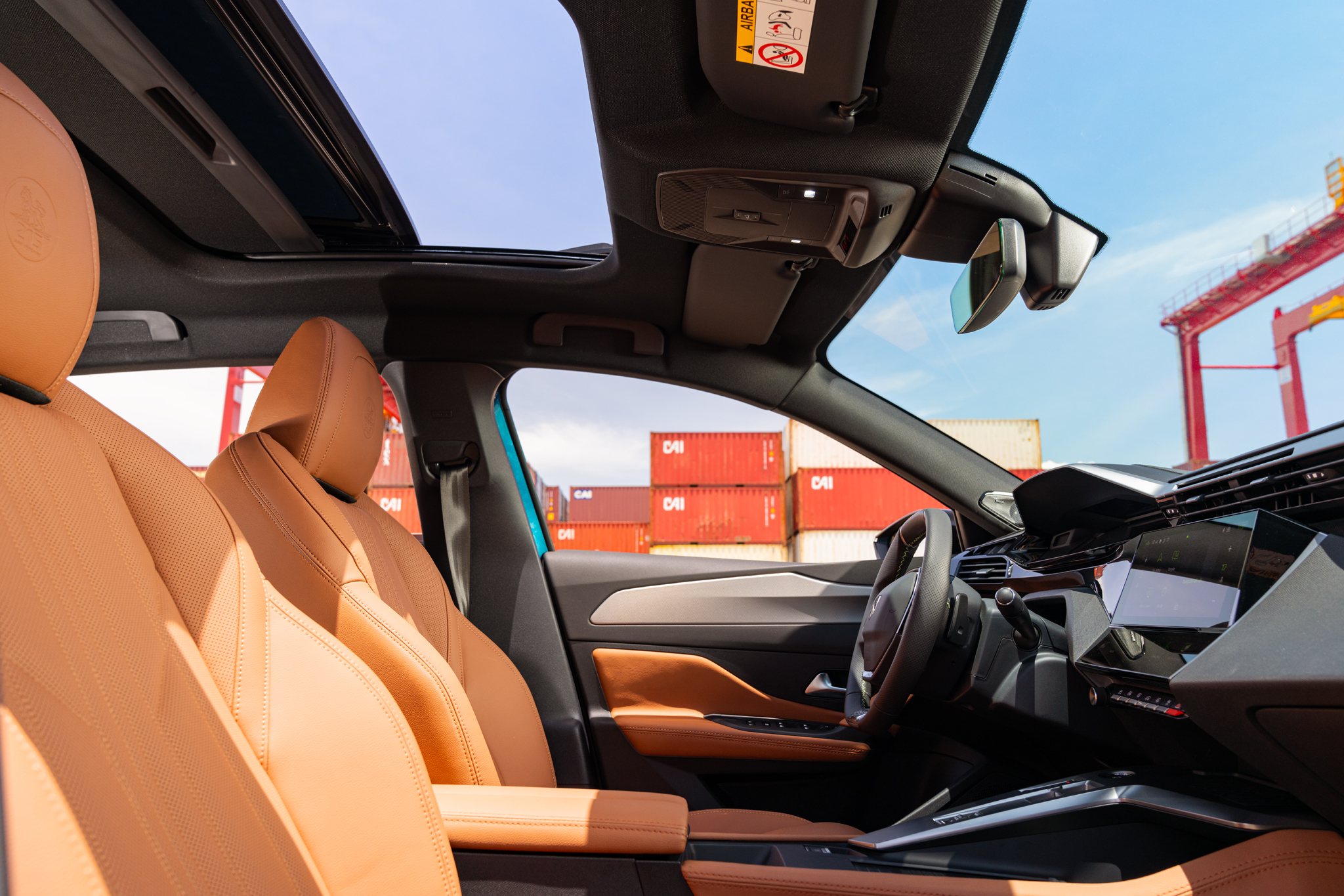 khoang lai cua so troi