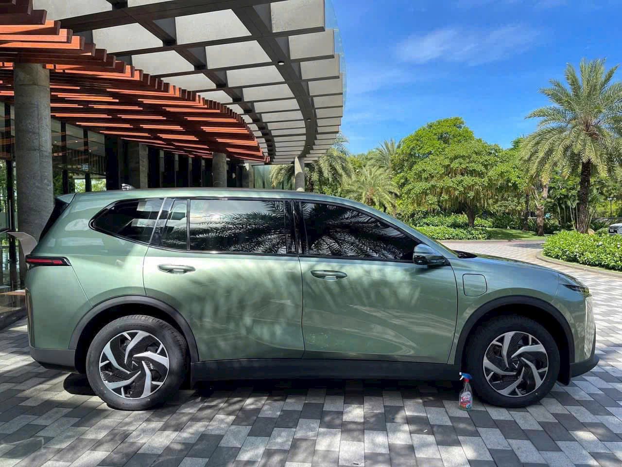 vinfast limo green 7