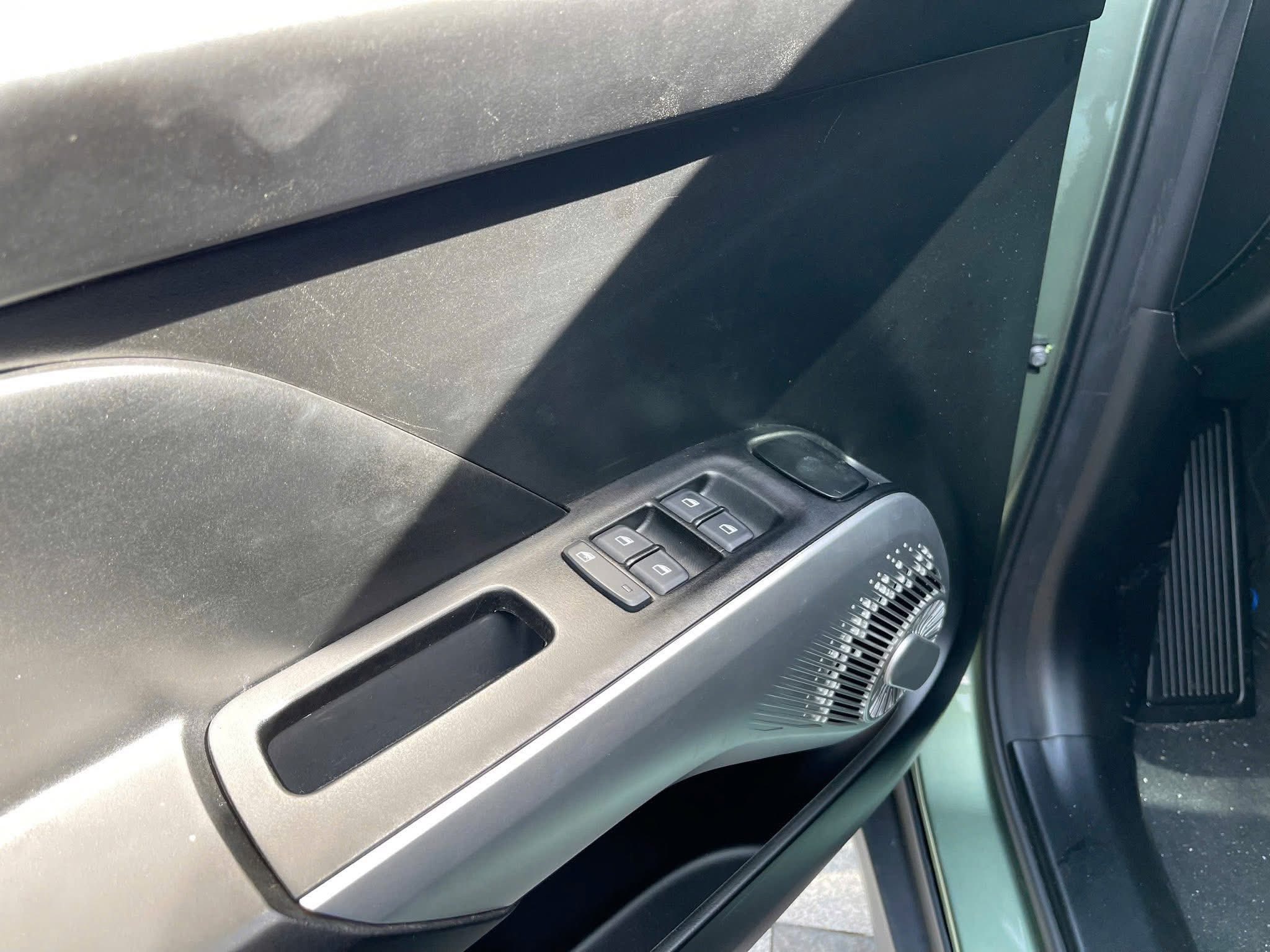 vinfast limo green 8