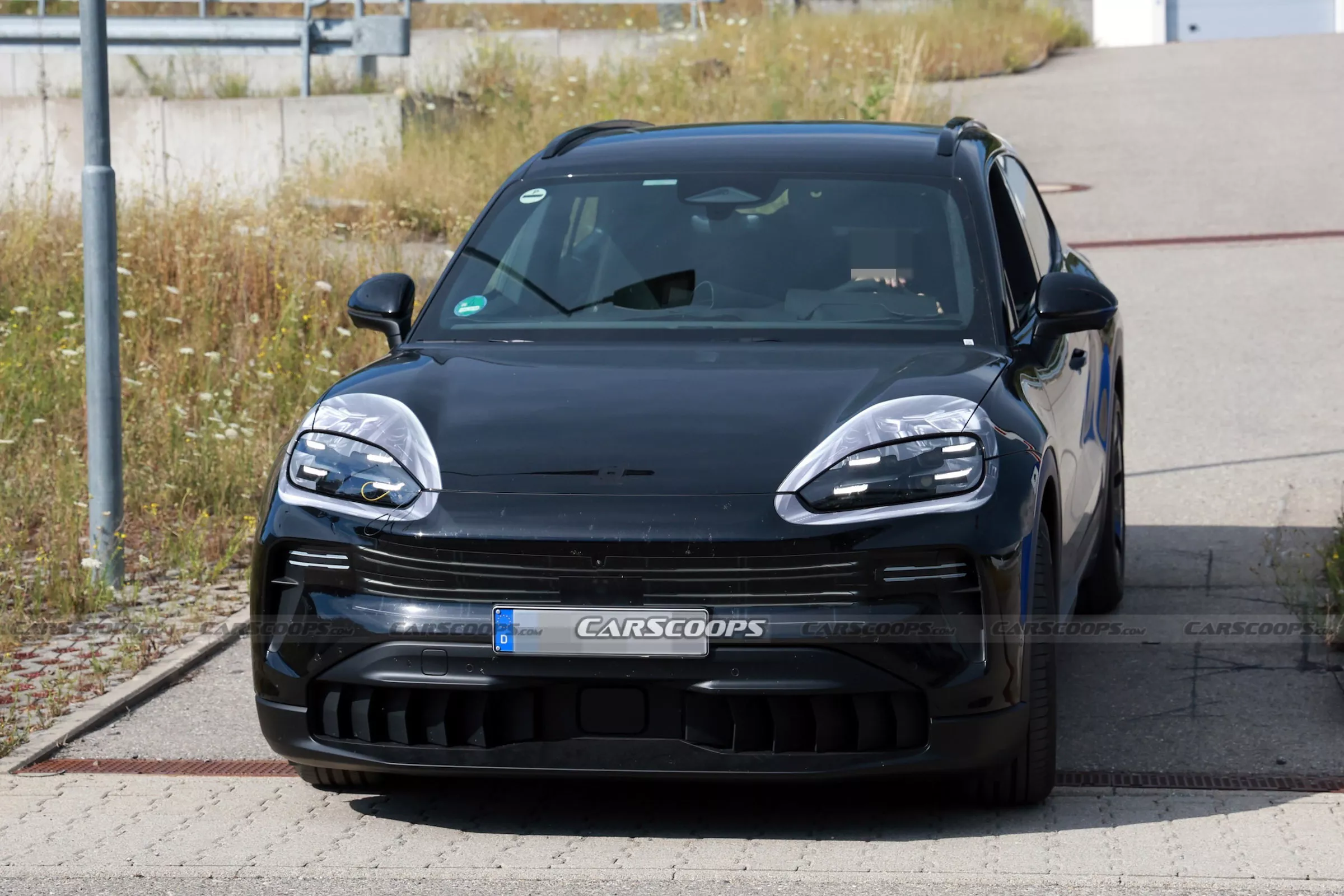 porsche cayenne electric scoop 00006