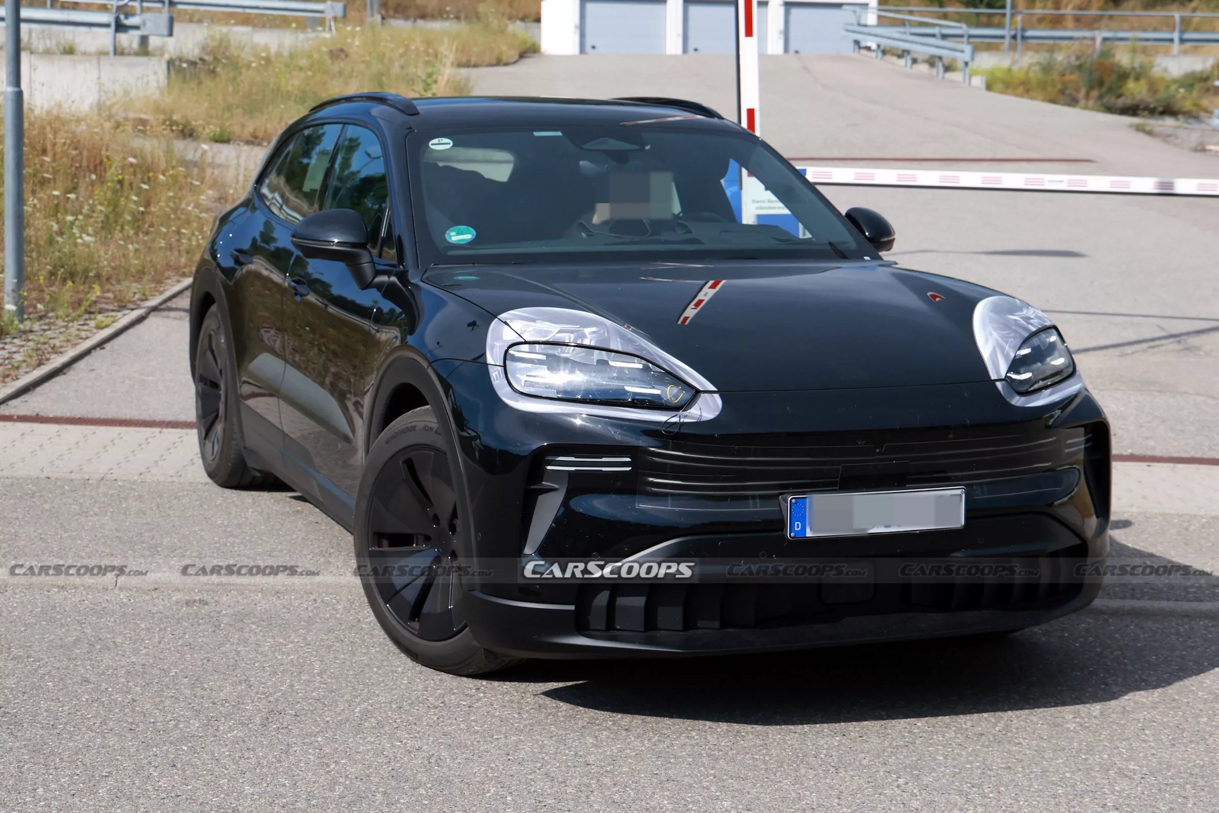 porsche cayenne electric scoop 00011