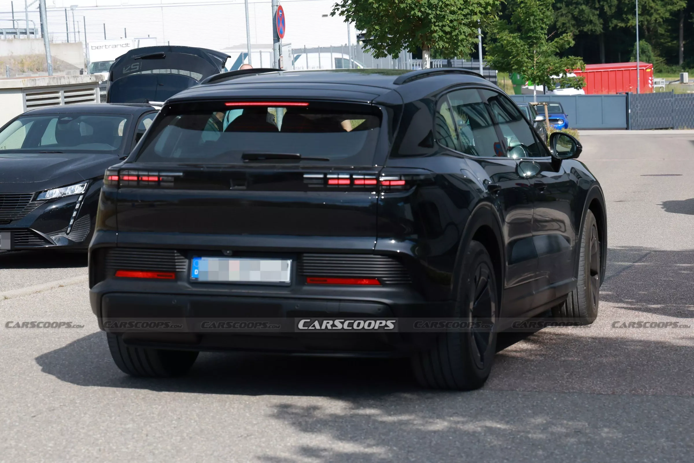 porsche cayenne electric scoop 00021