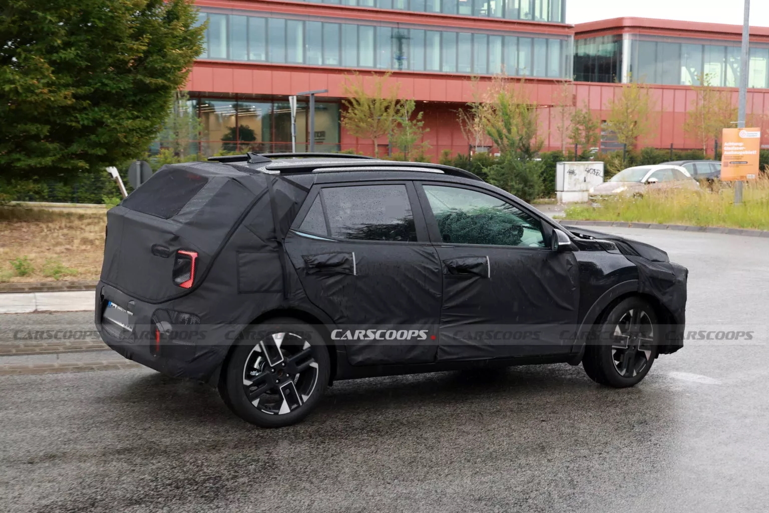 kia stonic chay thu 3