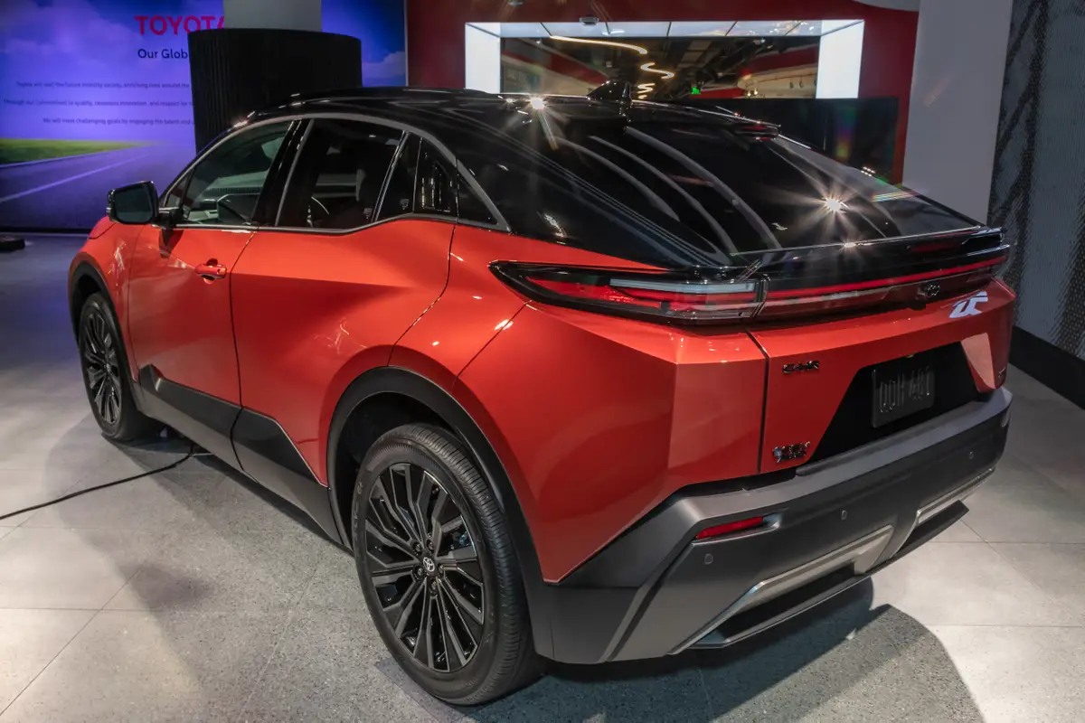 toyota c hr bev 2026 07 exterior rear angle