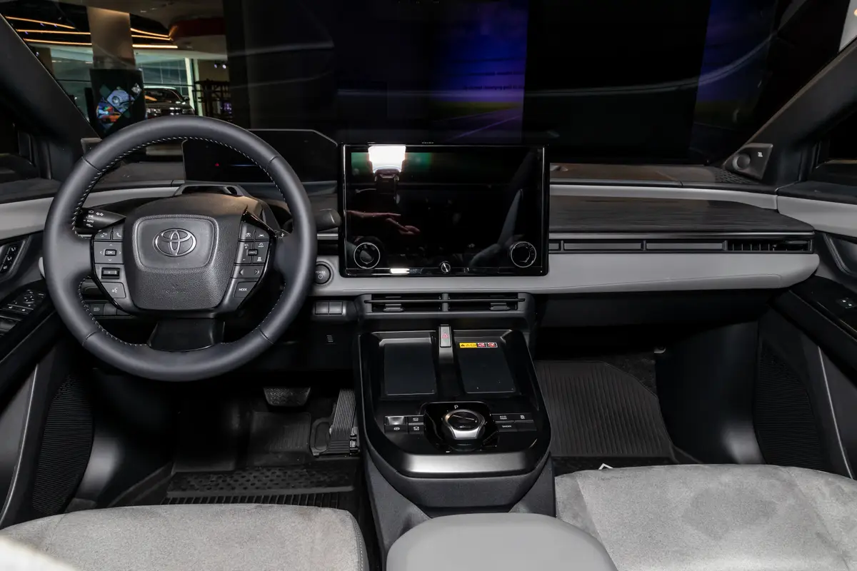 toyota c hr bev 2026 13 interior front row