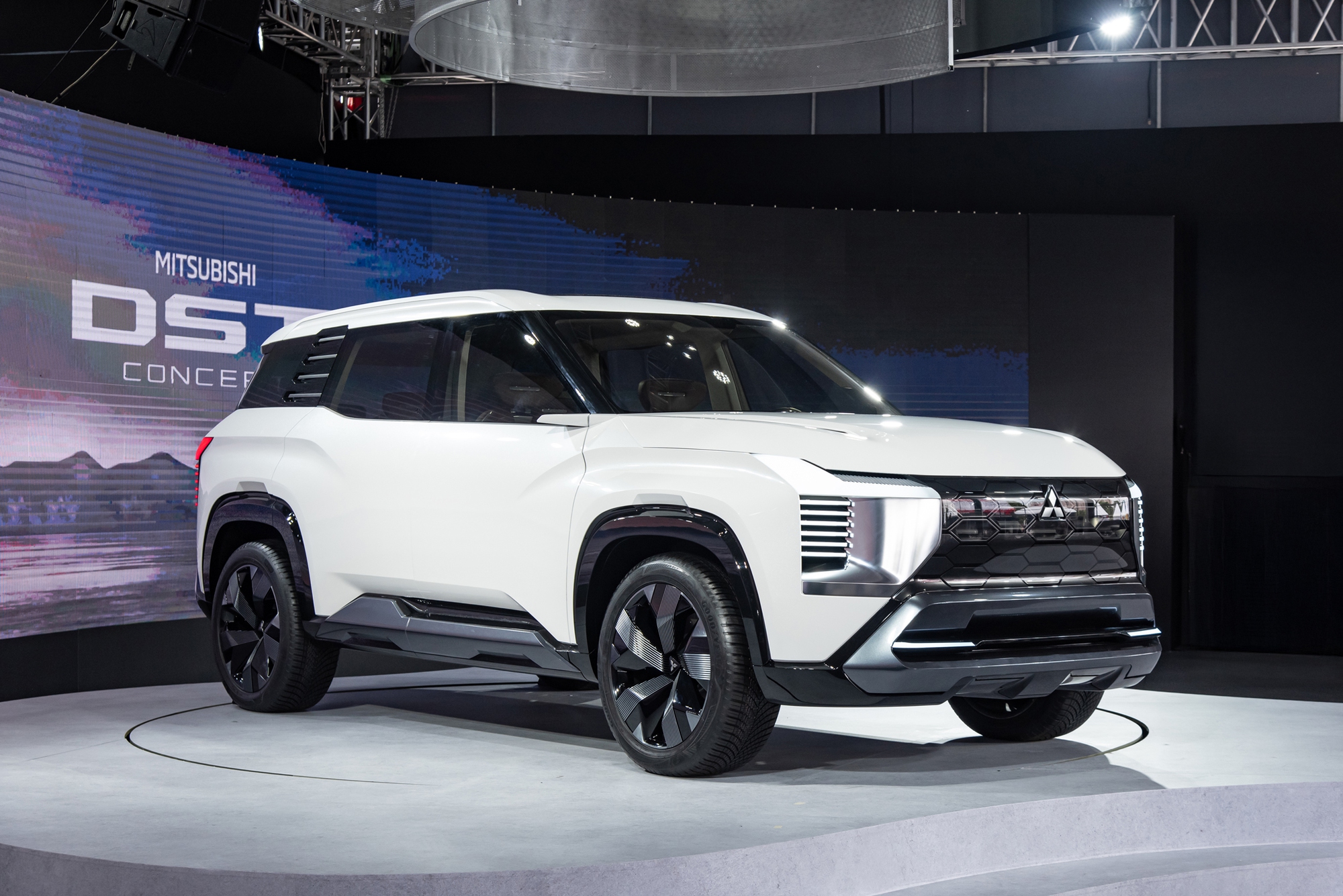 mitsubishi dst concept 1 1752115353616 17521153539211748681431