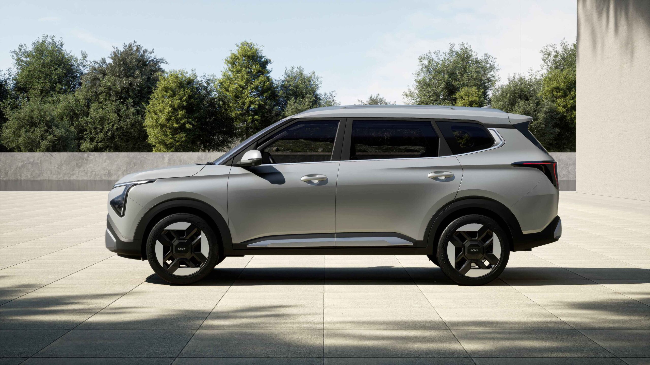 kia carens clavis ev launched scaled