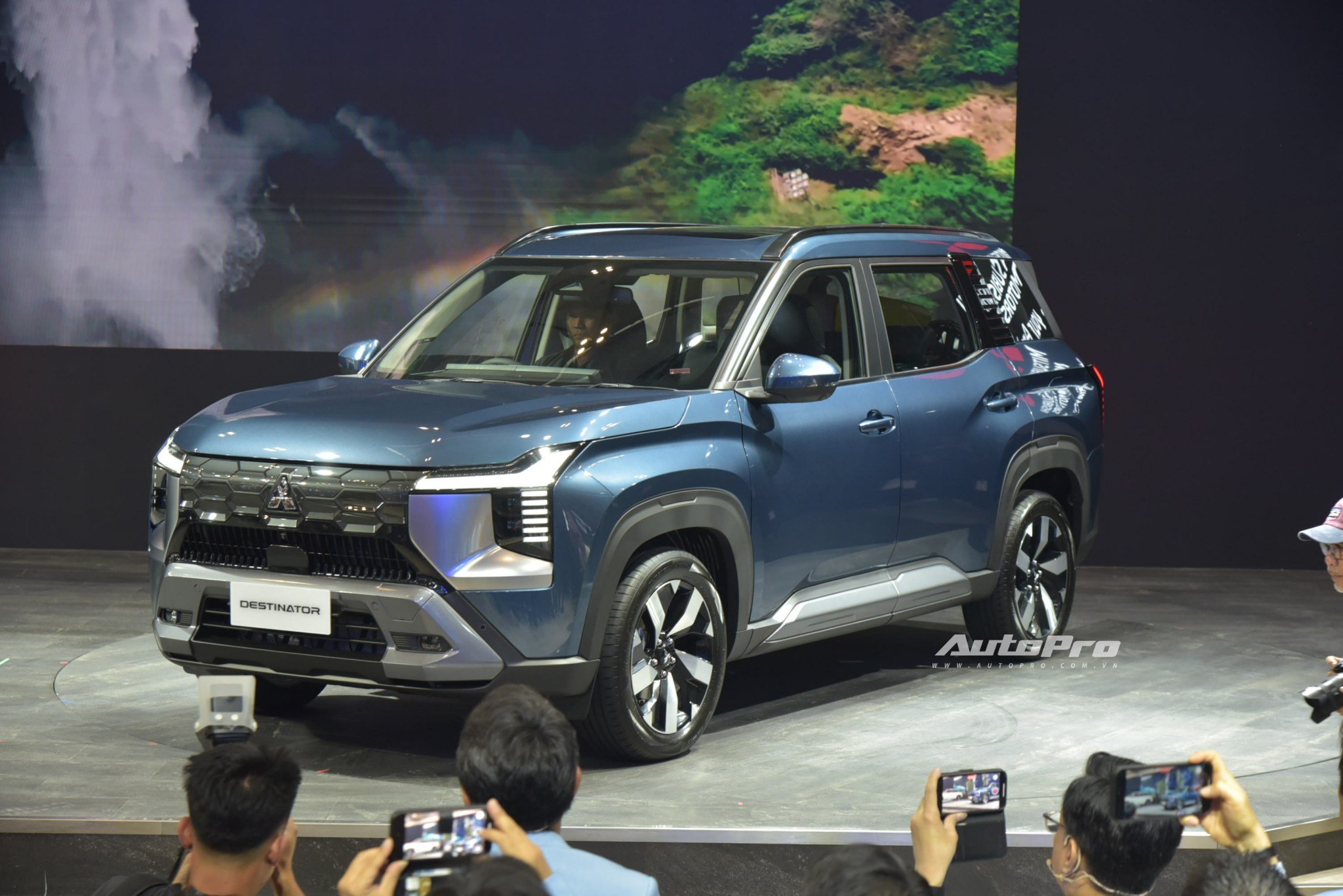 mitsubishi destinator nlh66851