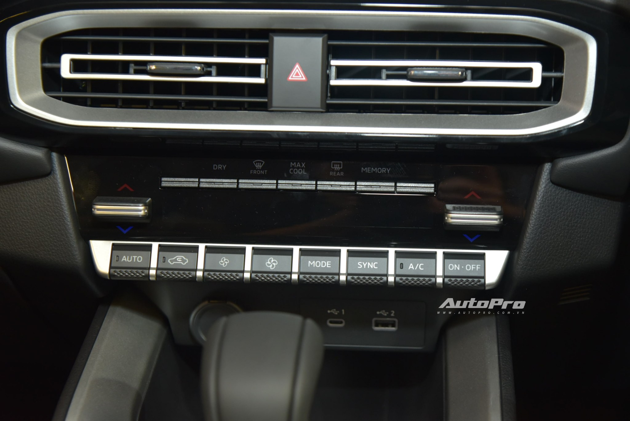 mitsubishi destinator nlh6789