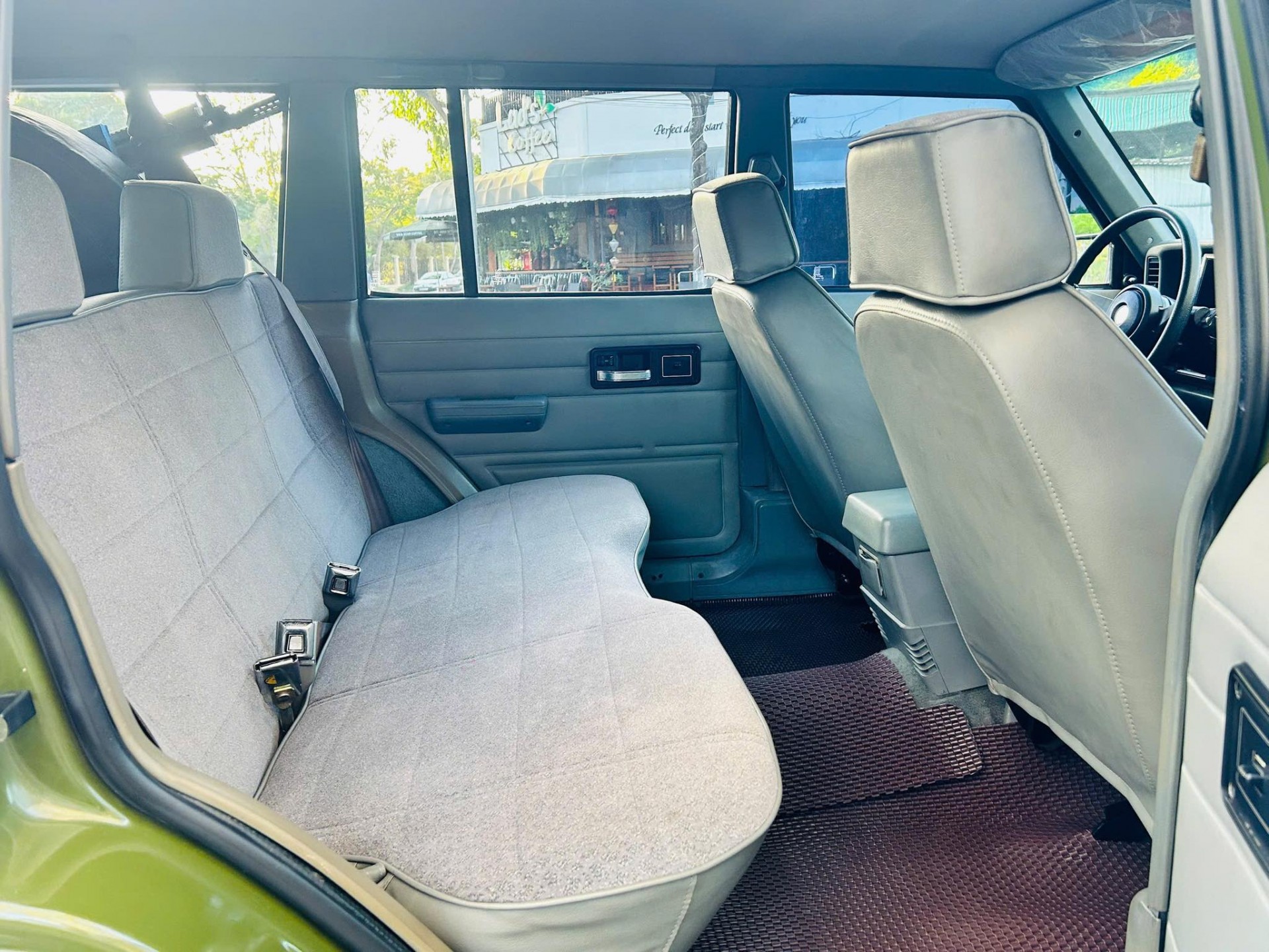 jeep cherokee 21 nam tuoi 320250228134302