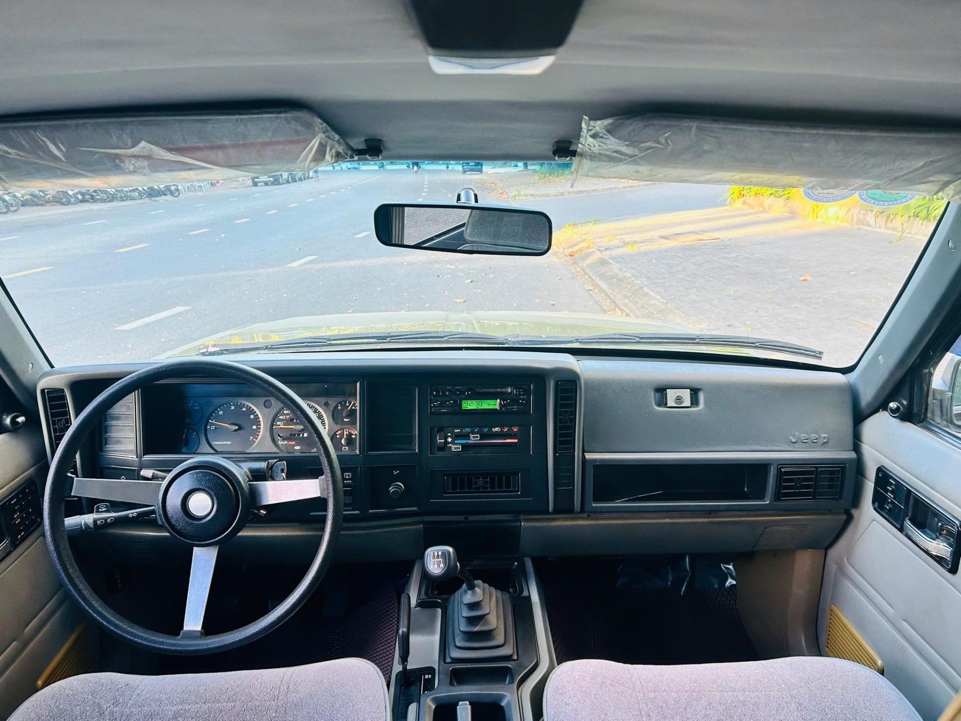 jeep cherokee 21 nam tuoi 720250228134327