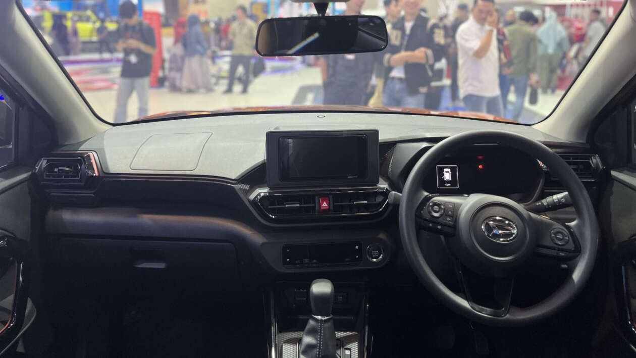 daihatsu rocky limited edition interior 2 e1753757598670 1260x709