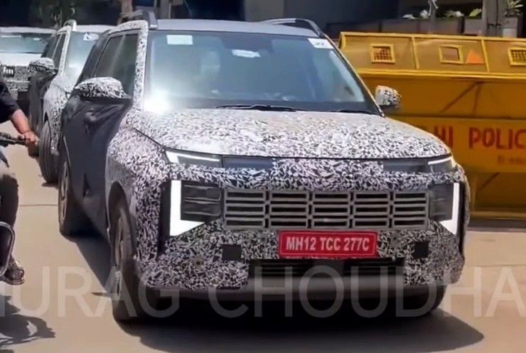 hyundaivenuespyshotfront140b13aa55