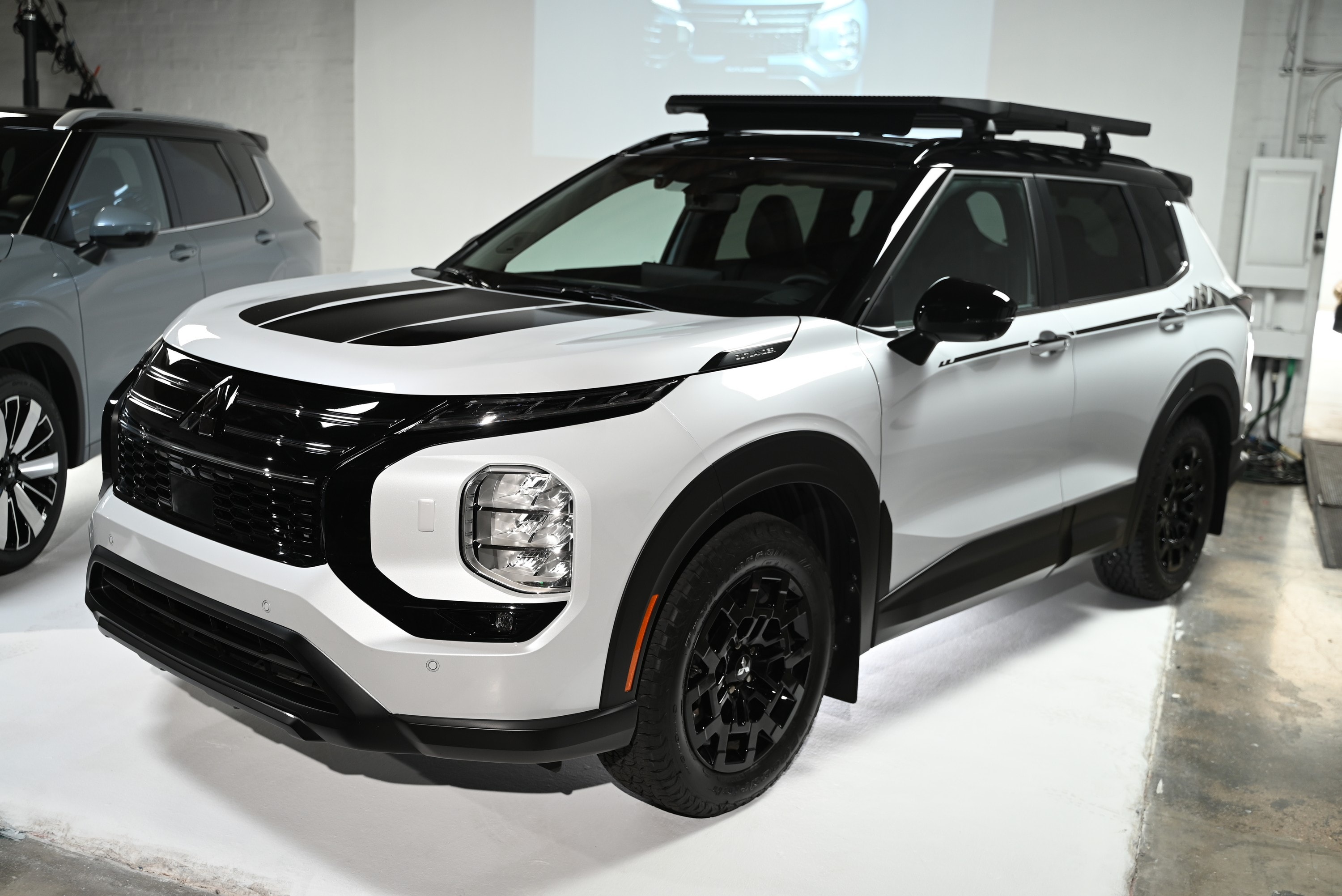 mitsubishi flexes 2025 outlander trail edition in an la photo studio looks ready for mud1