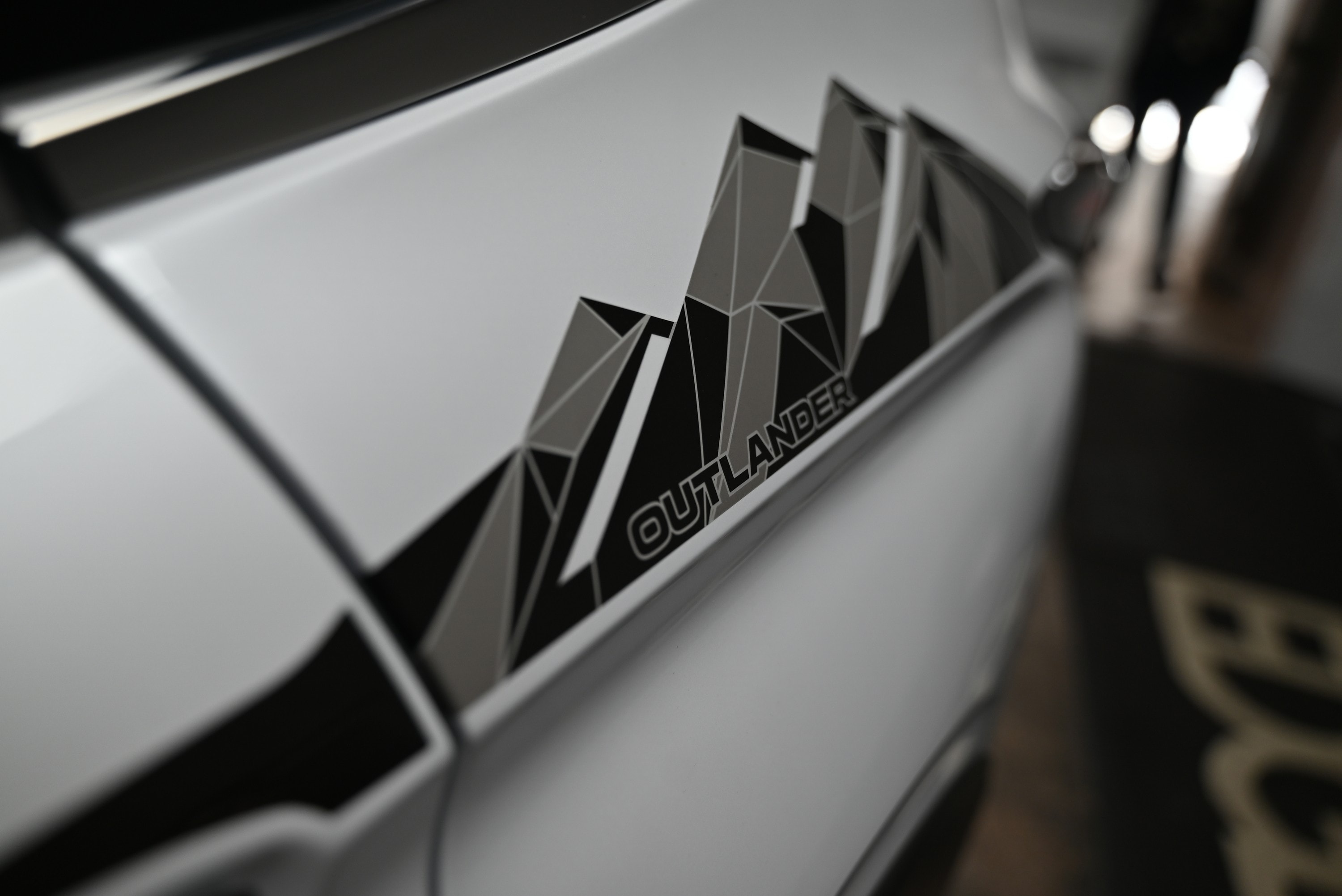 mitsubishi flexes 2025 outlander trail edition in an la photo studio looks ready for mud3