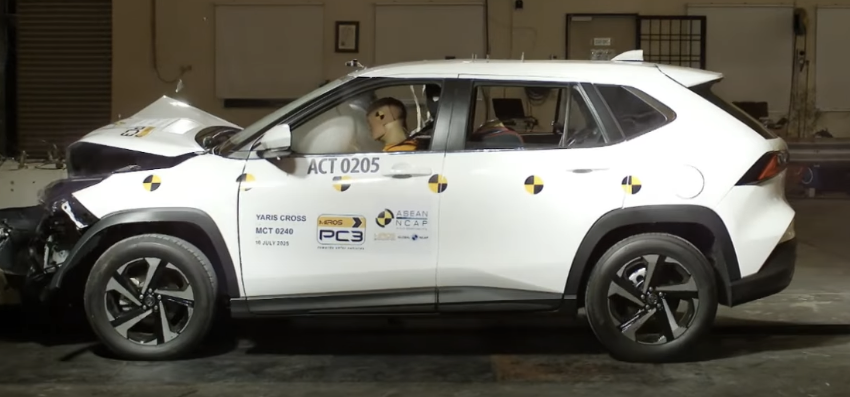 test toyota yaris cross 8