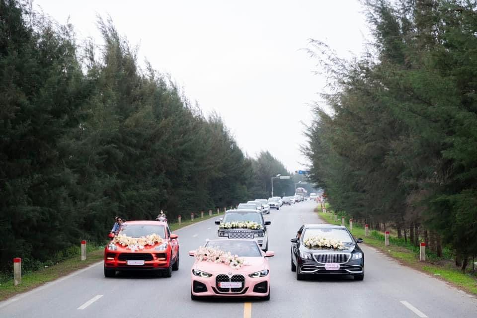 'Giang hồ mạng' xứ tỷ dân dàn hơn 20 xe sang chặn kín cao tốc chỉ để... quay 'tóp tóp' - Ảnh 5. 'Giang hồ mạng' xứ tỷ dân dàn hơn 20 xe sang chặn kín cao tốc chỉ để... quay 'tóp tóp' - Ảnh 5.
