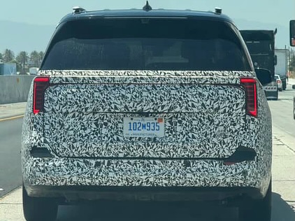 kia carnival chay thu 4