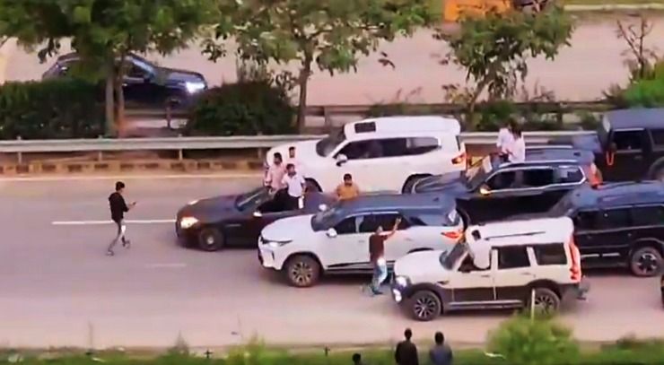 reelshootroadblock952763cd5c