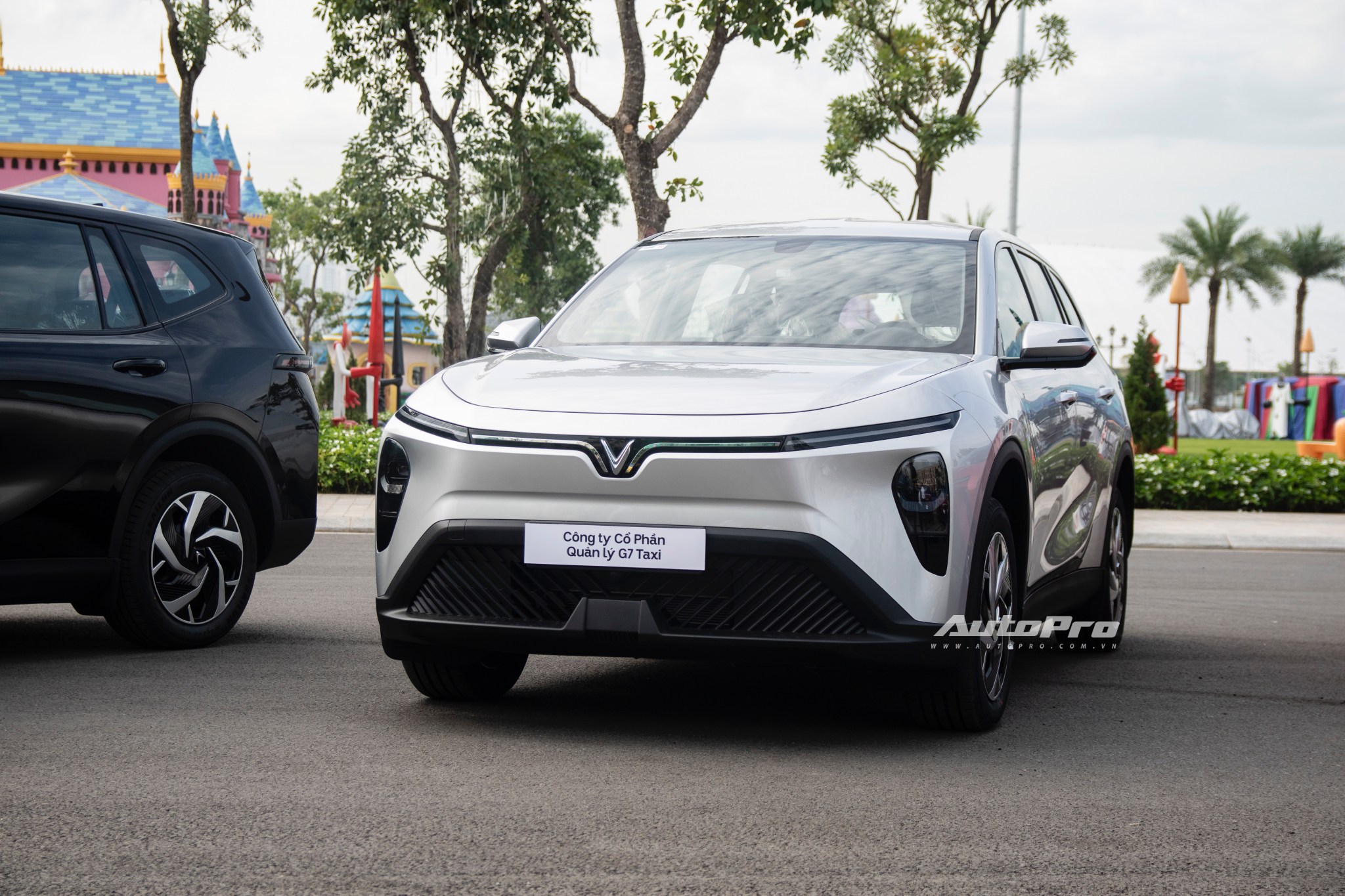 vinfast limo green img0429