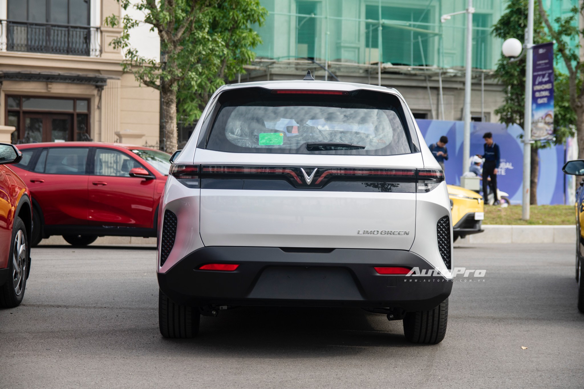 vinfast limo green img0435