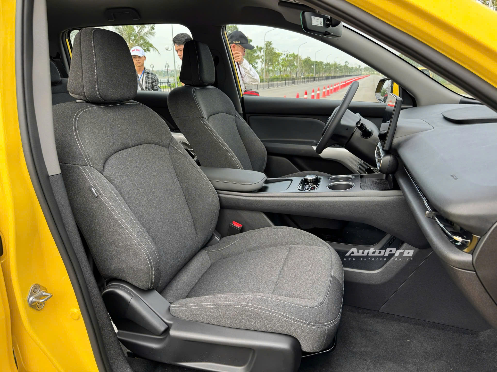 z687515235102815e42ab849f2527218e29e5515ecc00c