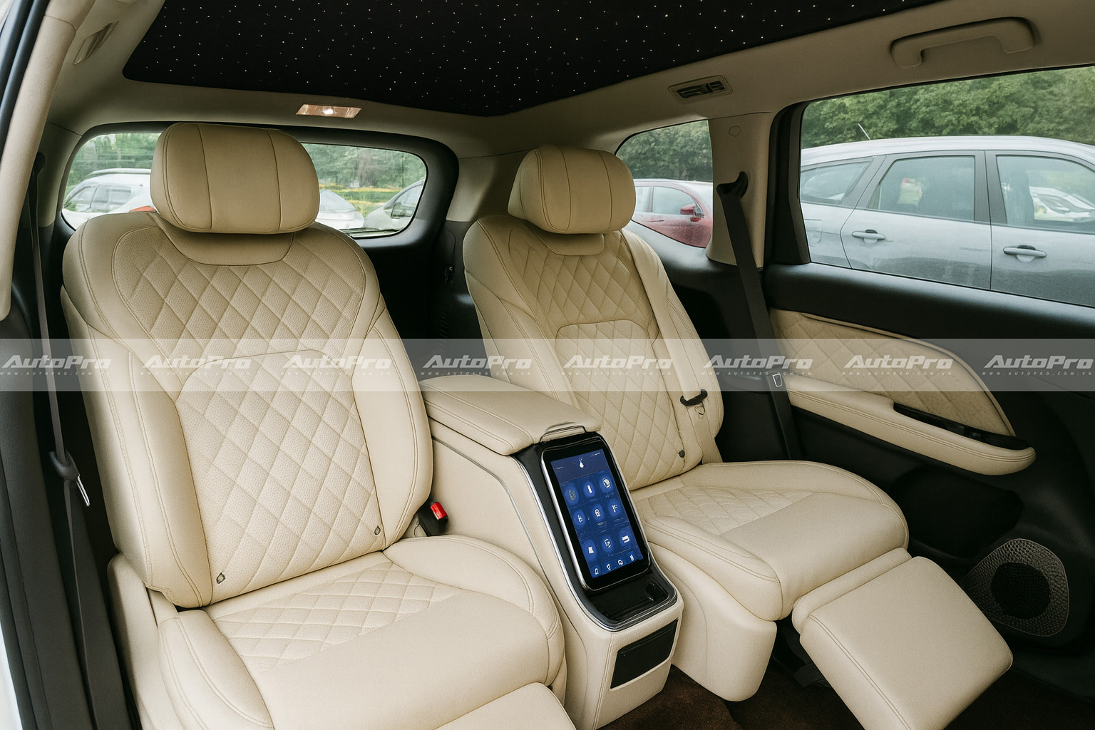 chatgpt image 124607 6 thg 8 20251