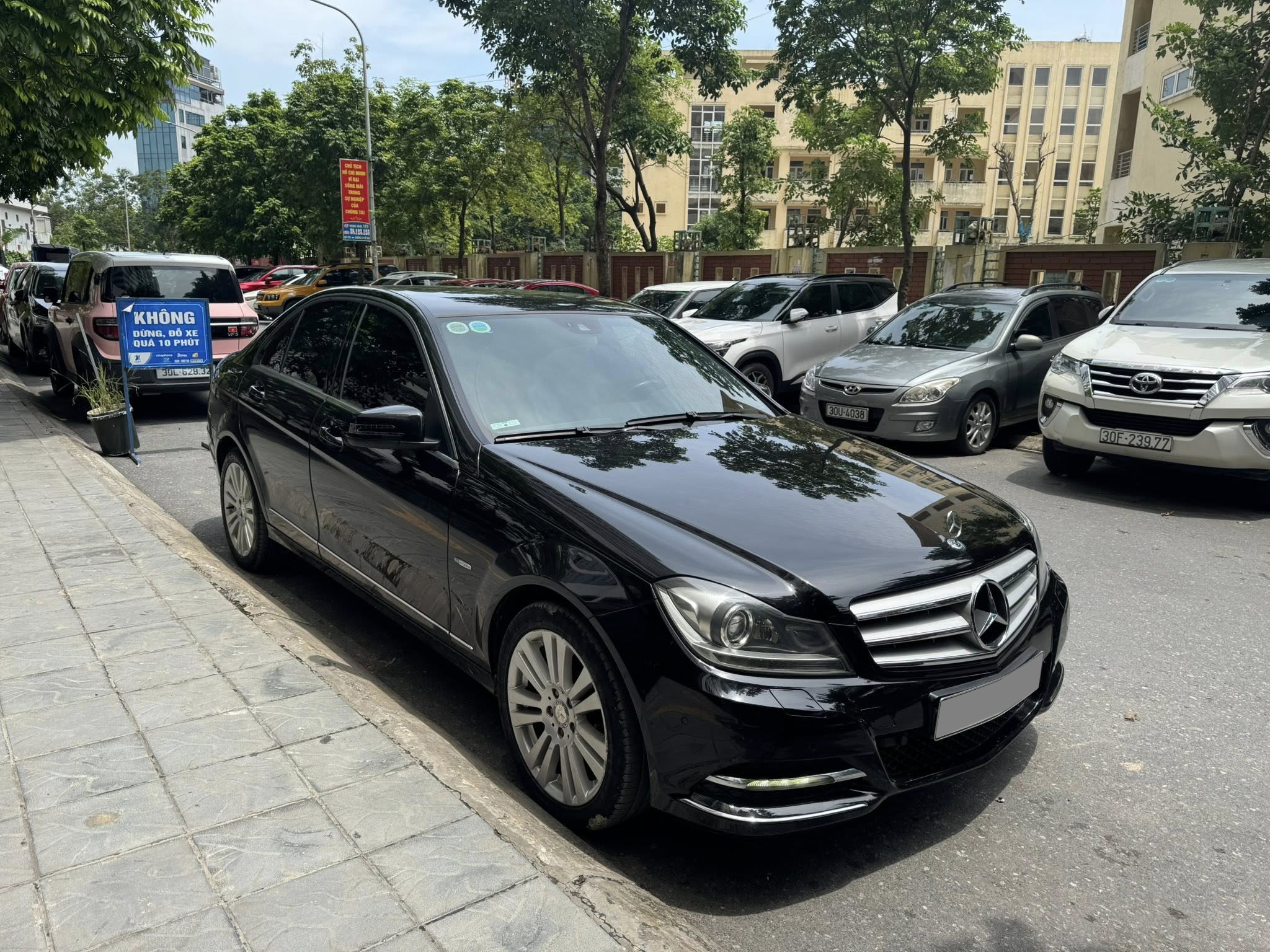 Rao chiếc Mercedes-Benz này chỉ hơn 200 triệu, người bán khẳng định: Xe 'không có gì để chê, zin cả xe'- Ảnh 2.