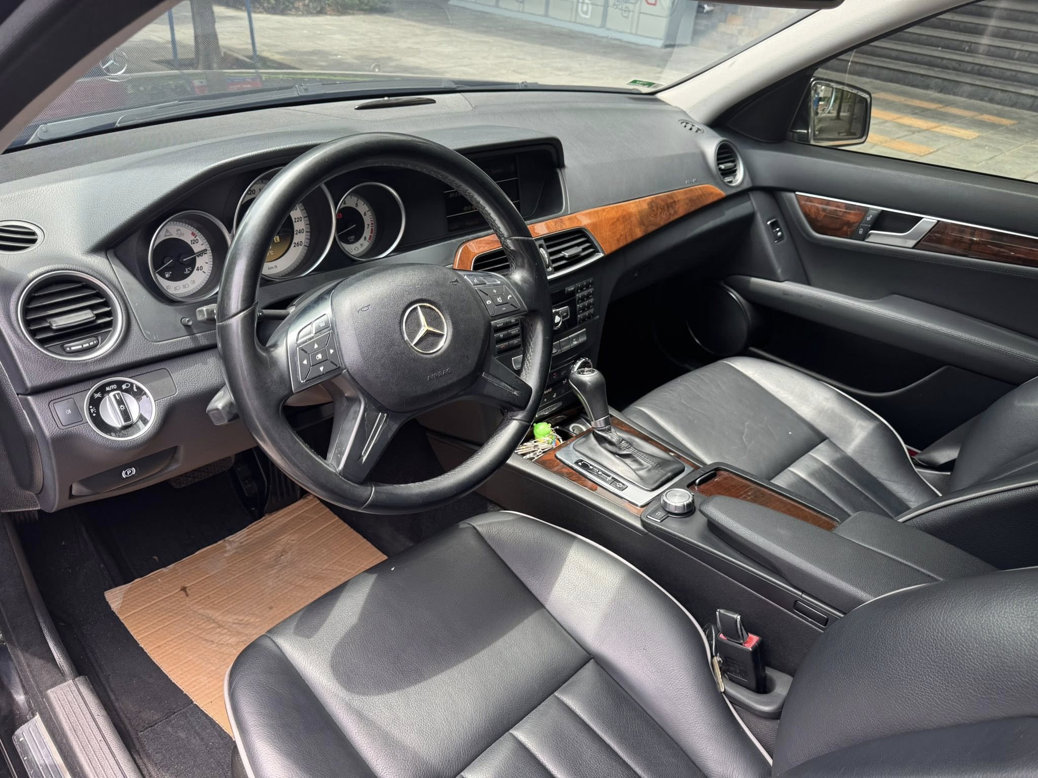 Rao chiếc Mercedes-Benz này chỉ hơn 200 triệu, người bán khẳng định: Xe 'không có gì để chê, zin cả xe'- Ảnh 7.
