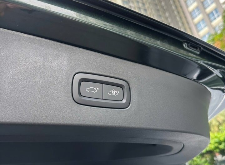 528919495727398496776040389827