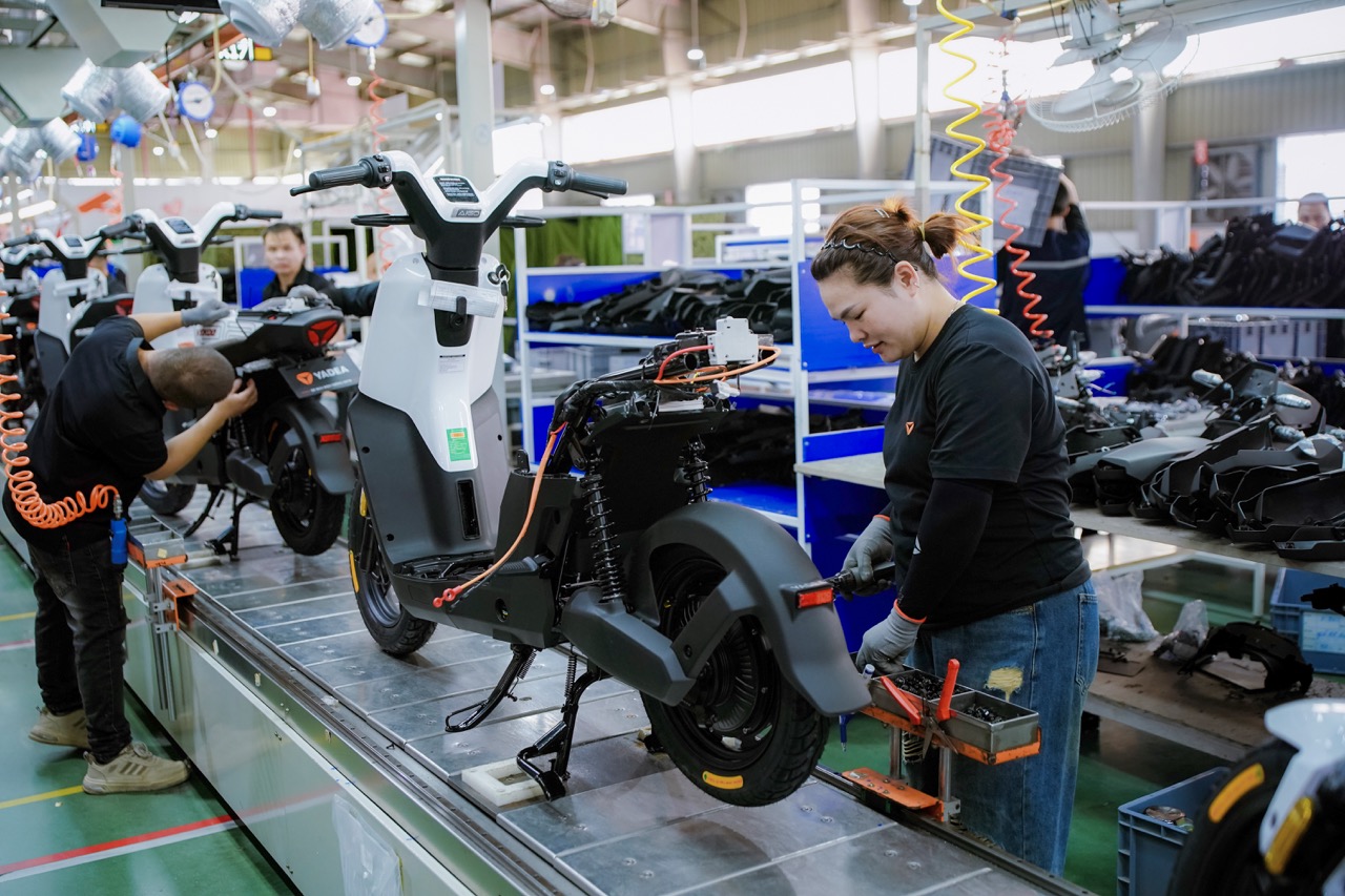 yadeafactory tour2 large 2