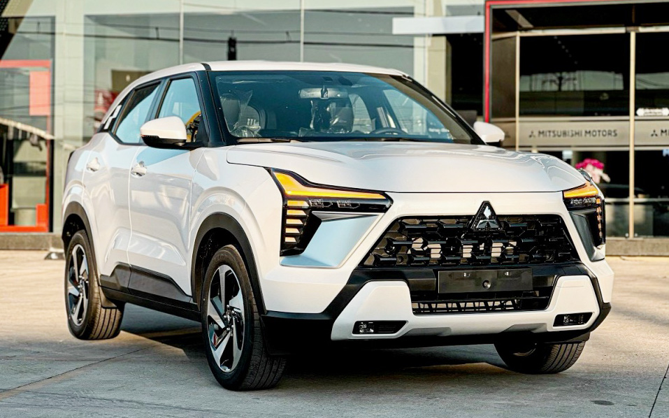 xe xforce exceed mau trang