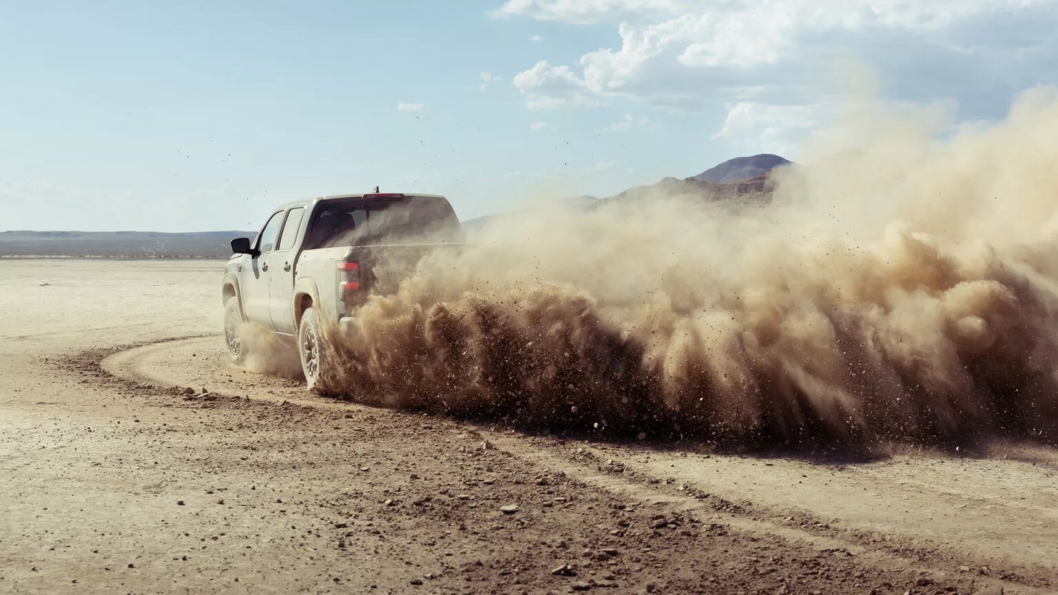 nissan frontier pro 4x r 2026 4