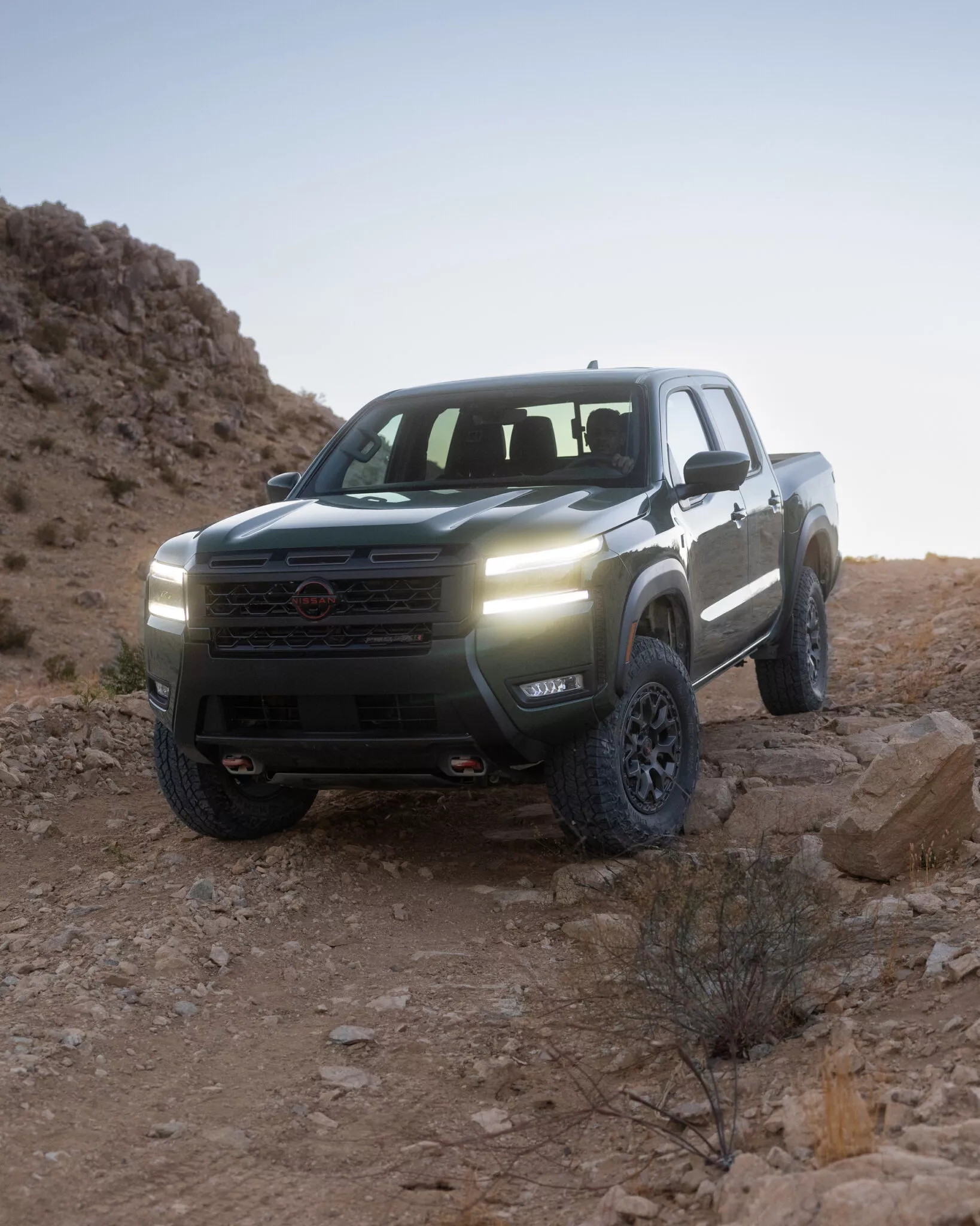 nissan frontier pro 4x r 2026 6