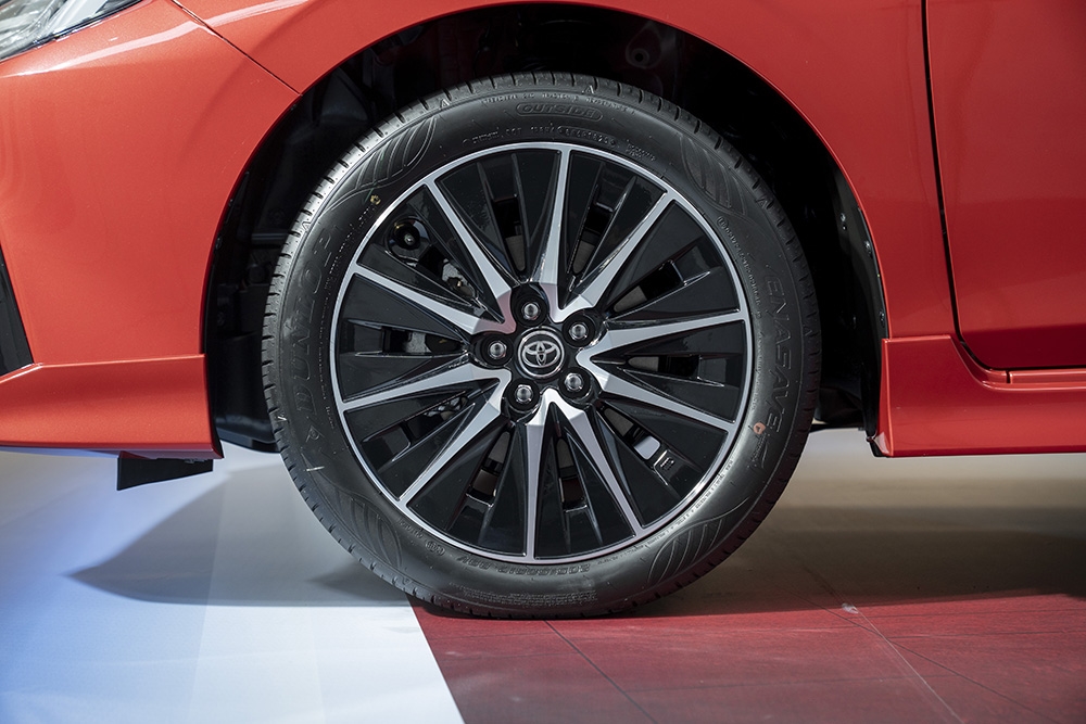 toyota vios hev hev gr sport 10